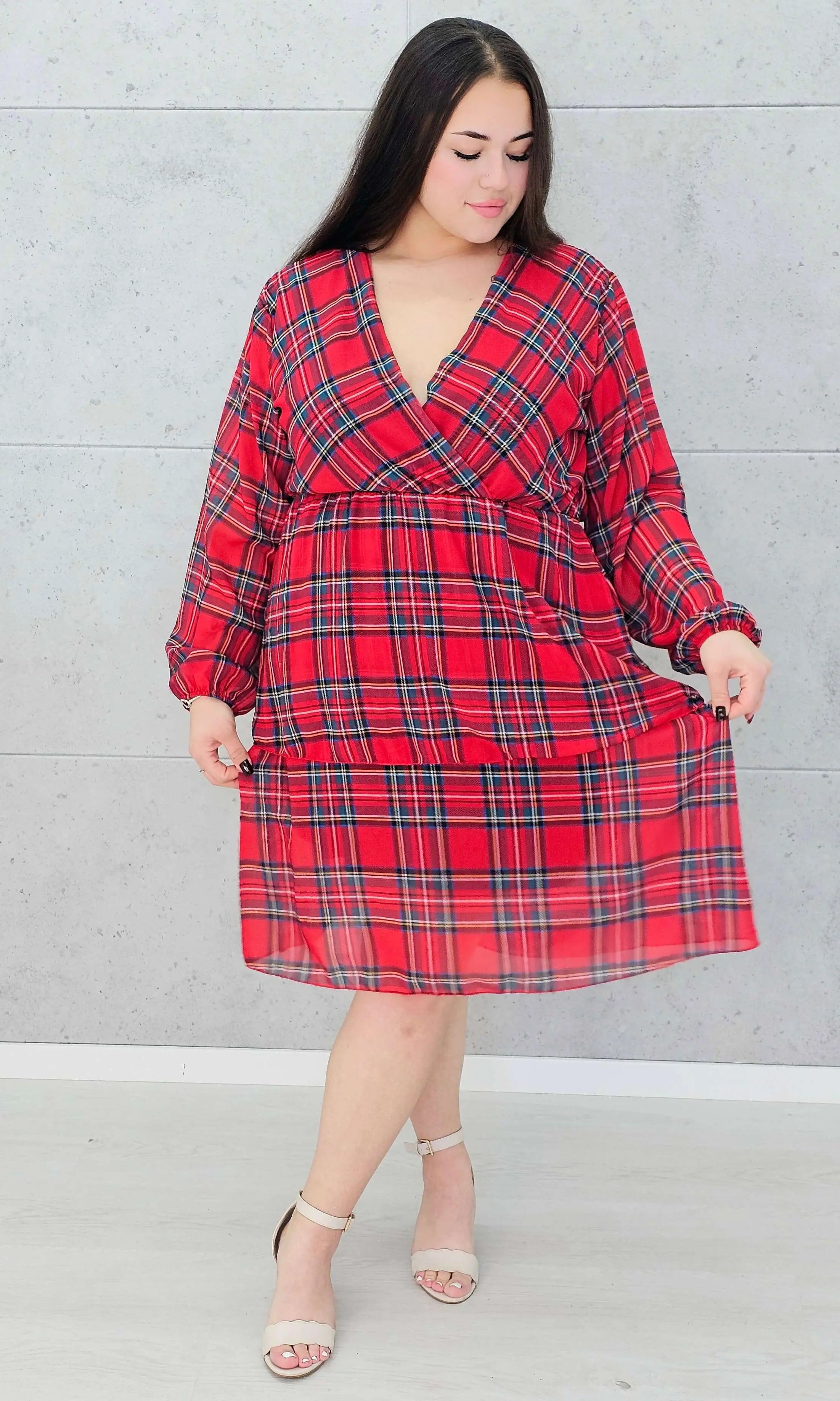 Sukienka plus size w kratę z dekoltem kopertowym Stylowa XL