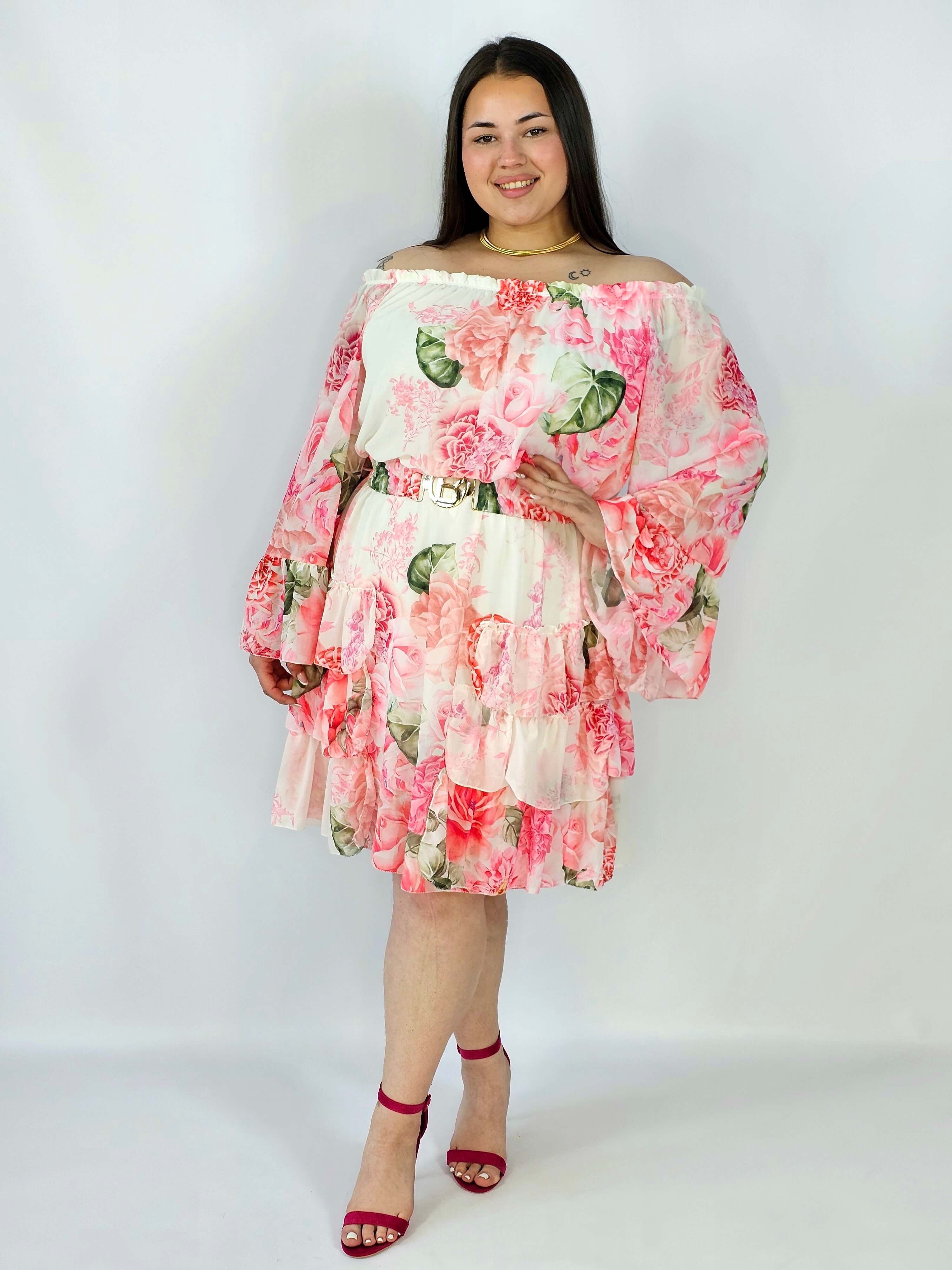 Sukienka plus size w kwiatowy wzór z falbaną – lekka i kobieca stylizacja XXL Stylowa XL