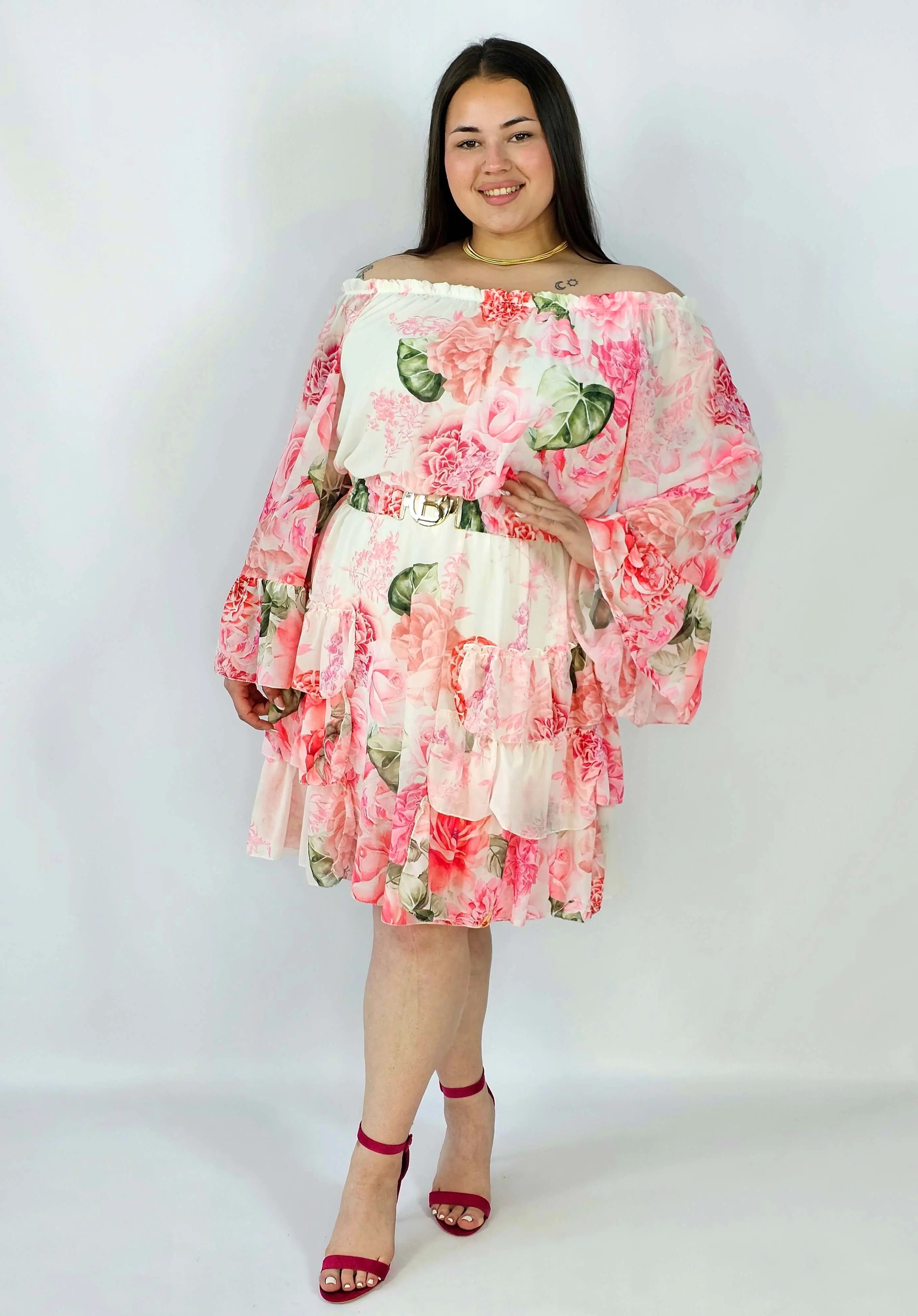 Sukienka plus size w kwiatowy wzór z falbaną – lekka i kobieca stylizacja XXL Stylowa XL