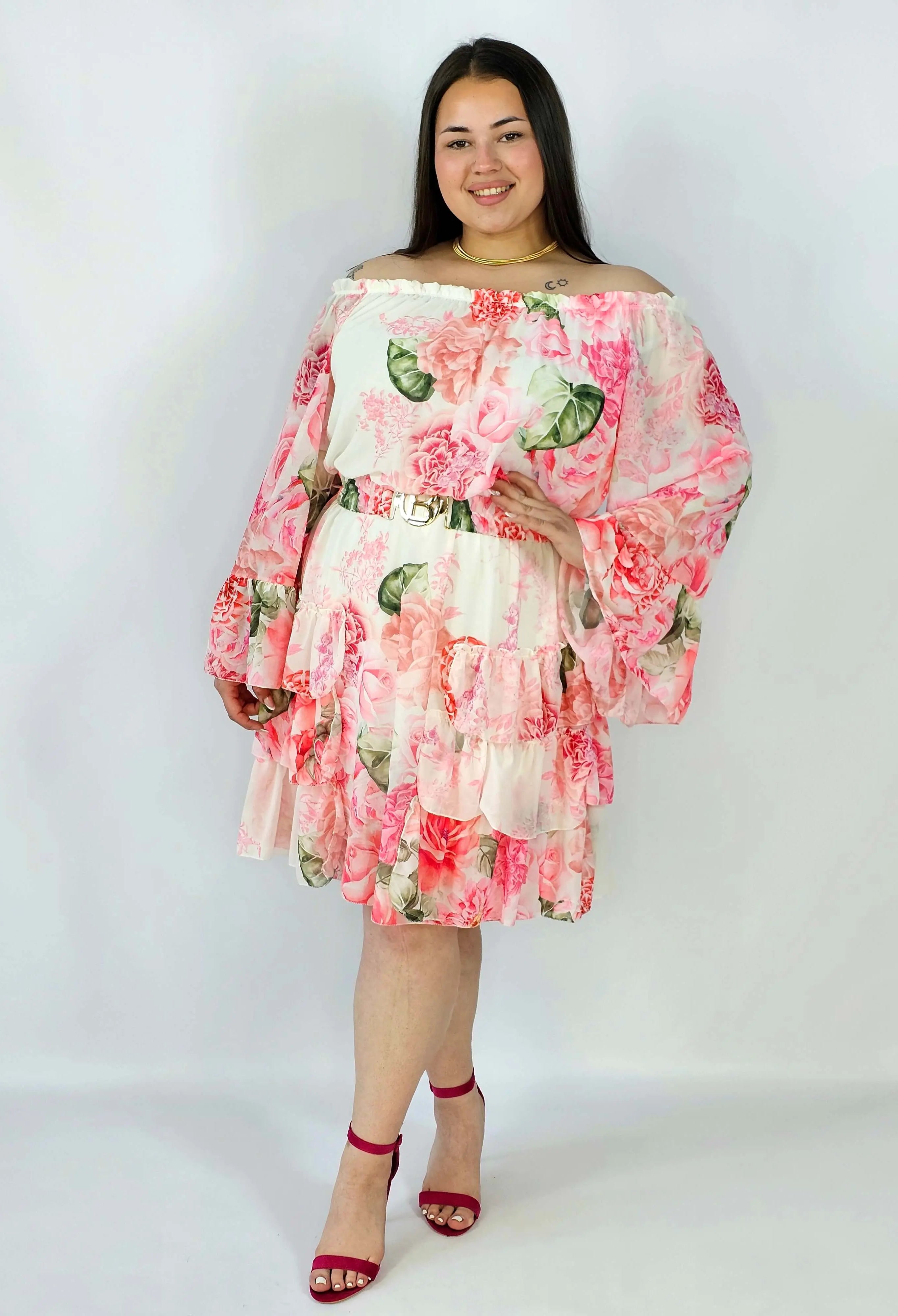Sukienka plus size w kwiatowy wzór z falbaną – lekka i kobieca stylizacja XXL Stylowa XL