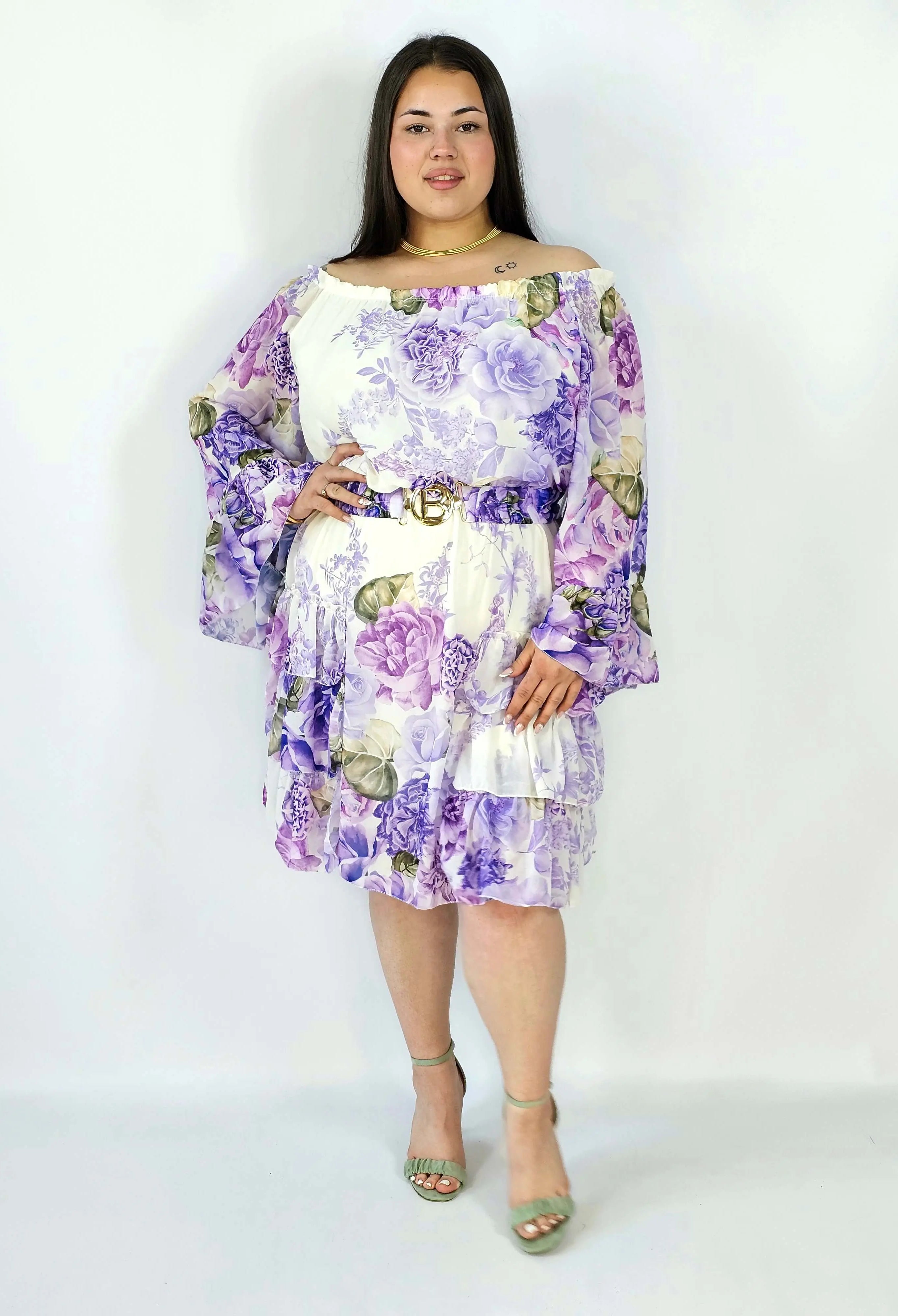 Sukienka plus size w kwiatowy wzór z falbaną – lekka i kobieca stylizacja XXL Stylowa XL