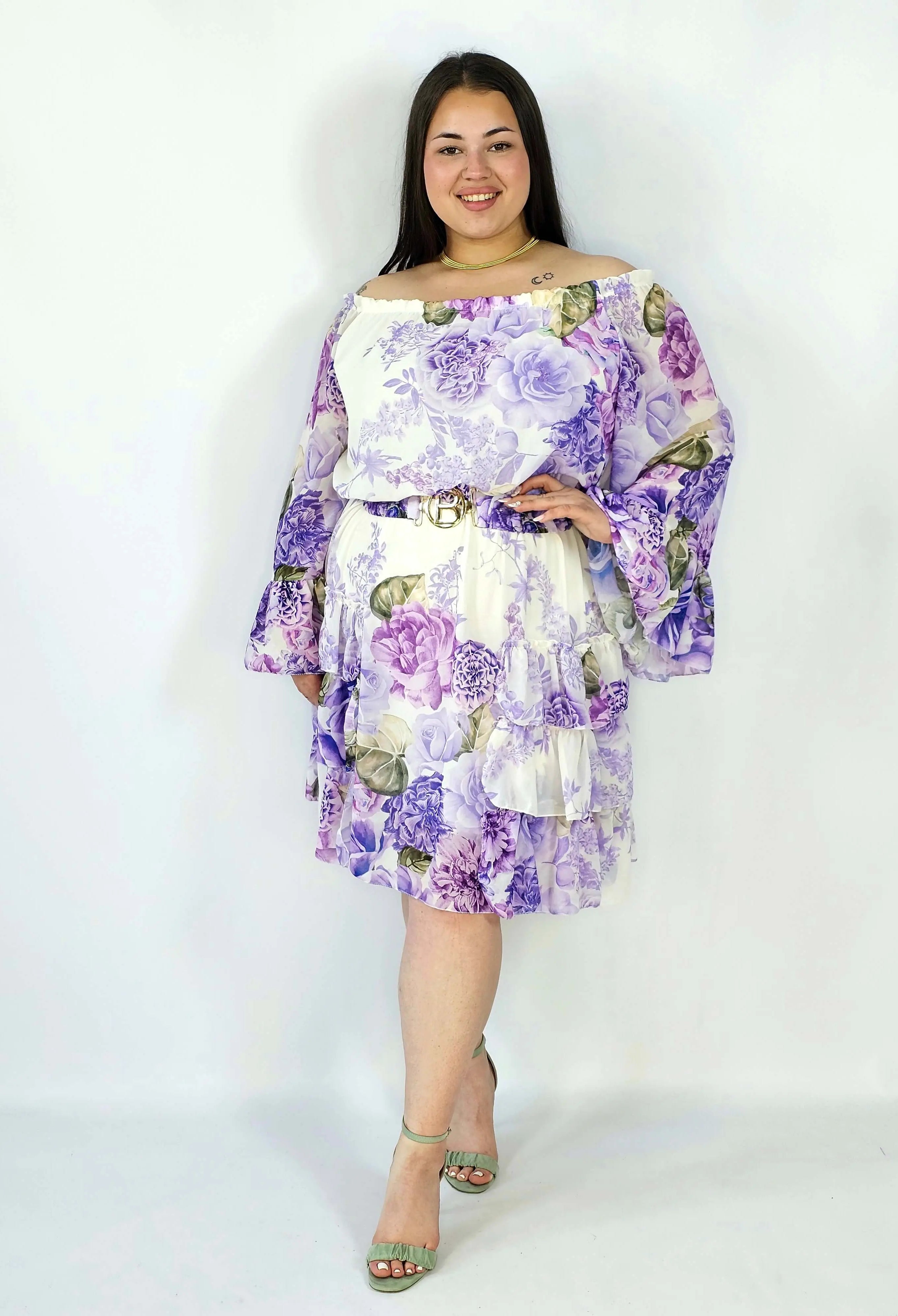 Sukienka plus size w kwiatowy wzór z falbaną – lekka i kobieca stylizacja XXL Stylowa XL