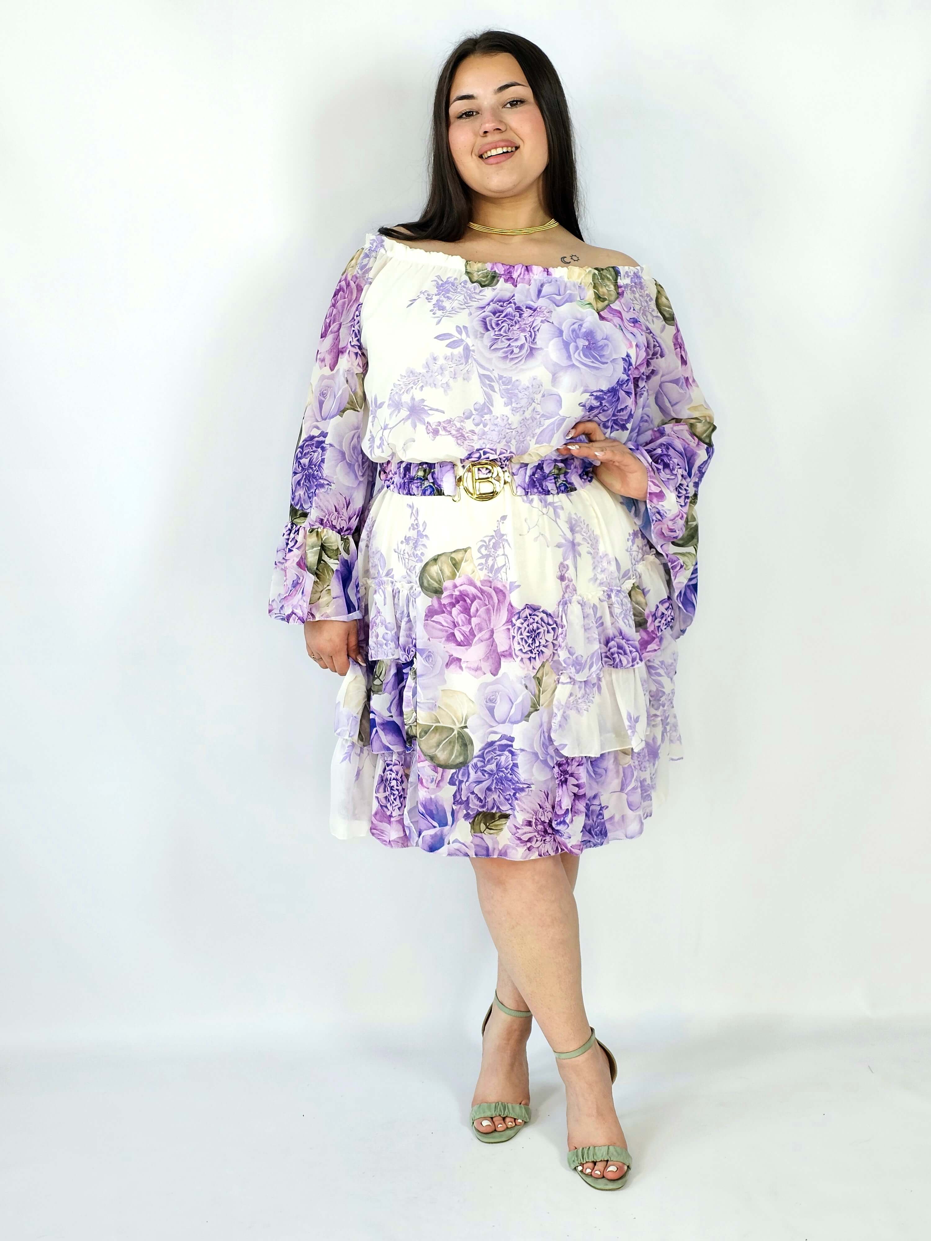 Sukienka plus size w kwiatowy wzór z falbaną – lekka i kobieca stylizacja XXL Stylowa XL