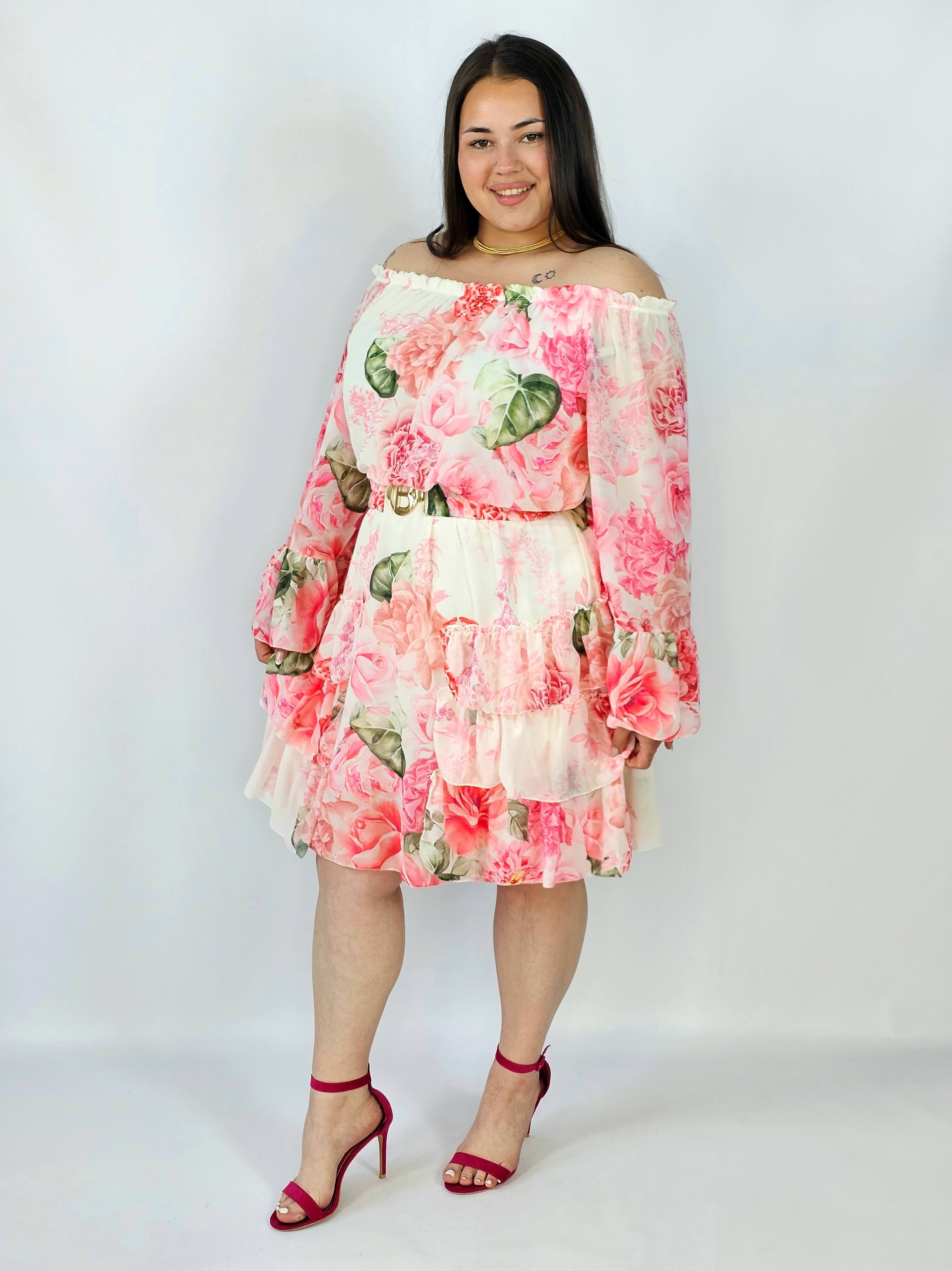 Sukienka plus size w kwiatowy wzór z falbaną – lekka i kobieca stylizacja XXL Stylowa XL