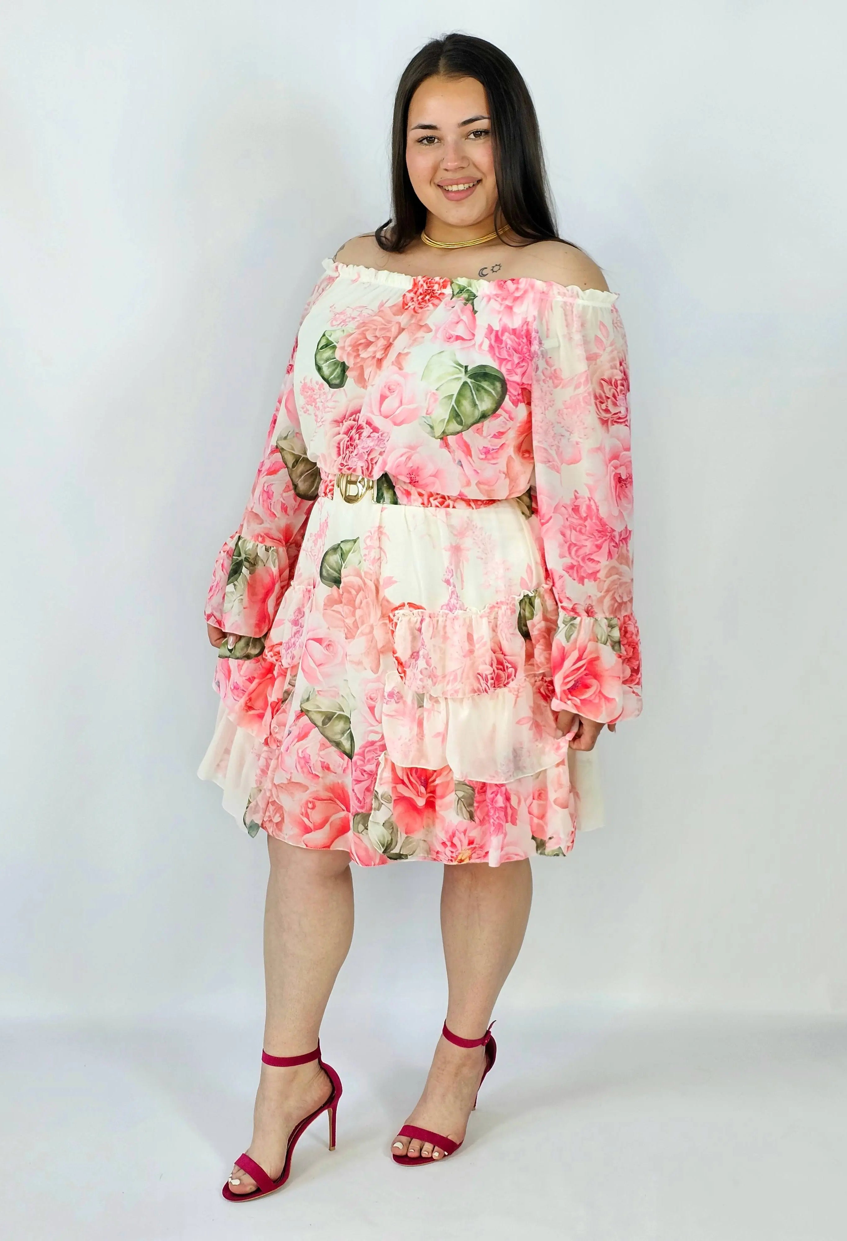 Sukienka plus size w kwiatowy wzór z falbaną – lekka i kobieca stylizacja XXL Stylowa XL