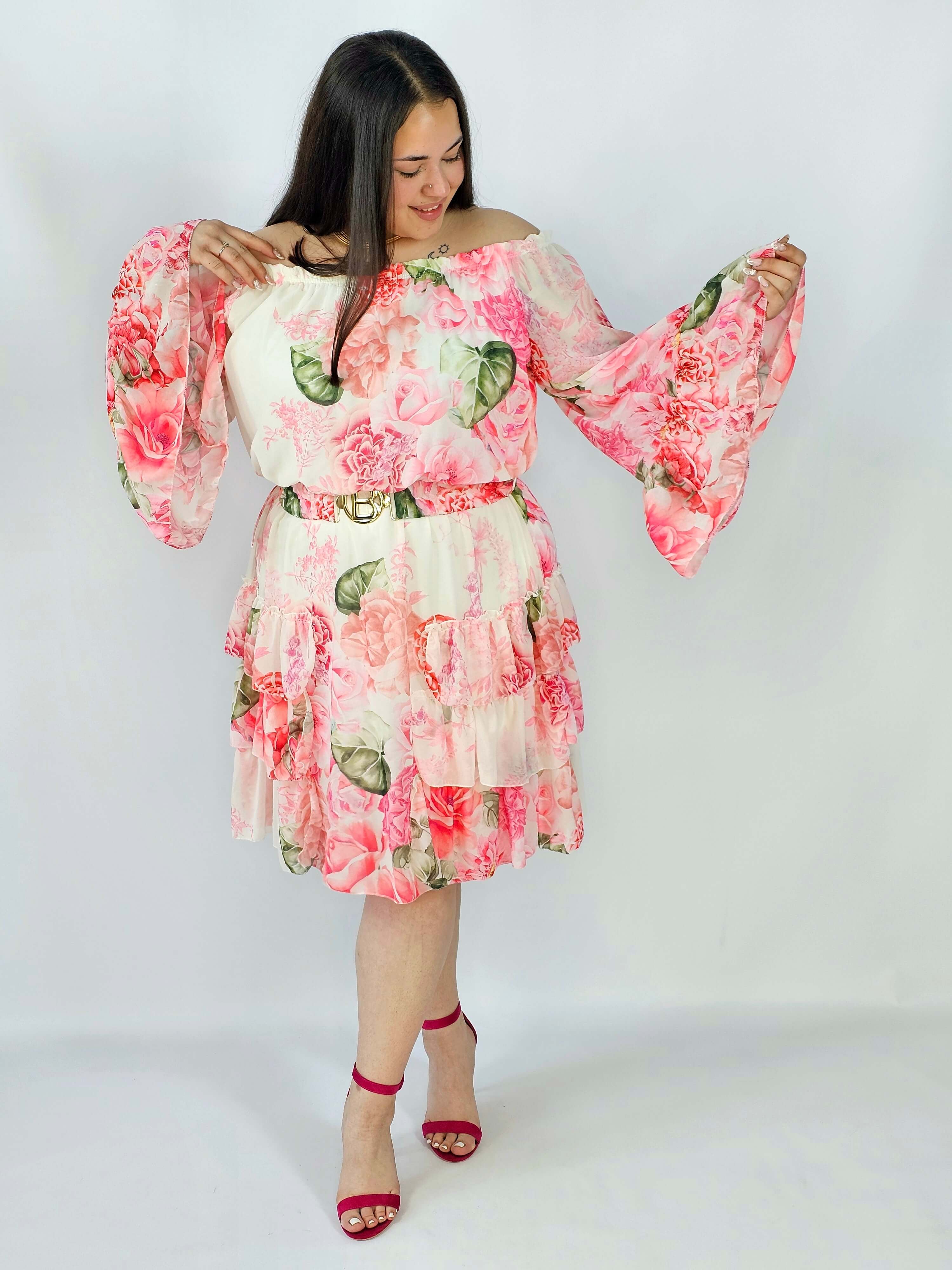 Sukienka plus size w kwiatowy wzór z falbaną – lekka i kobieca stylizacja XXL Stylowa XL