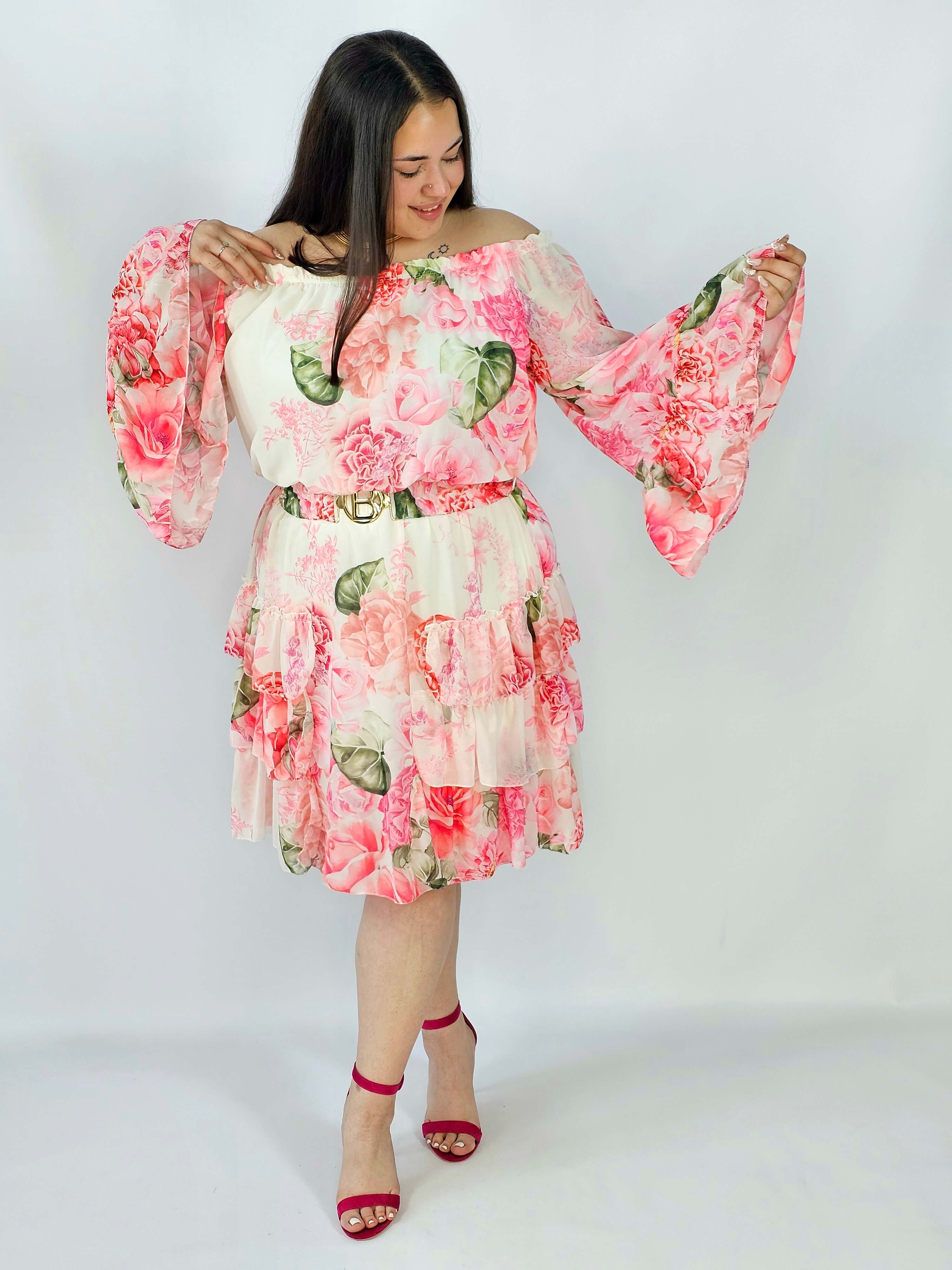 Sukienka plus size w kwiatowy wzór z falbaną – lekka i kobieca stylizacja XXL Stylowa XL