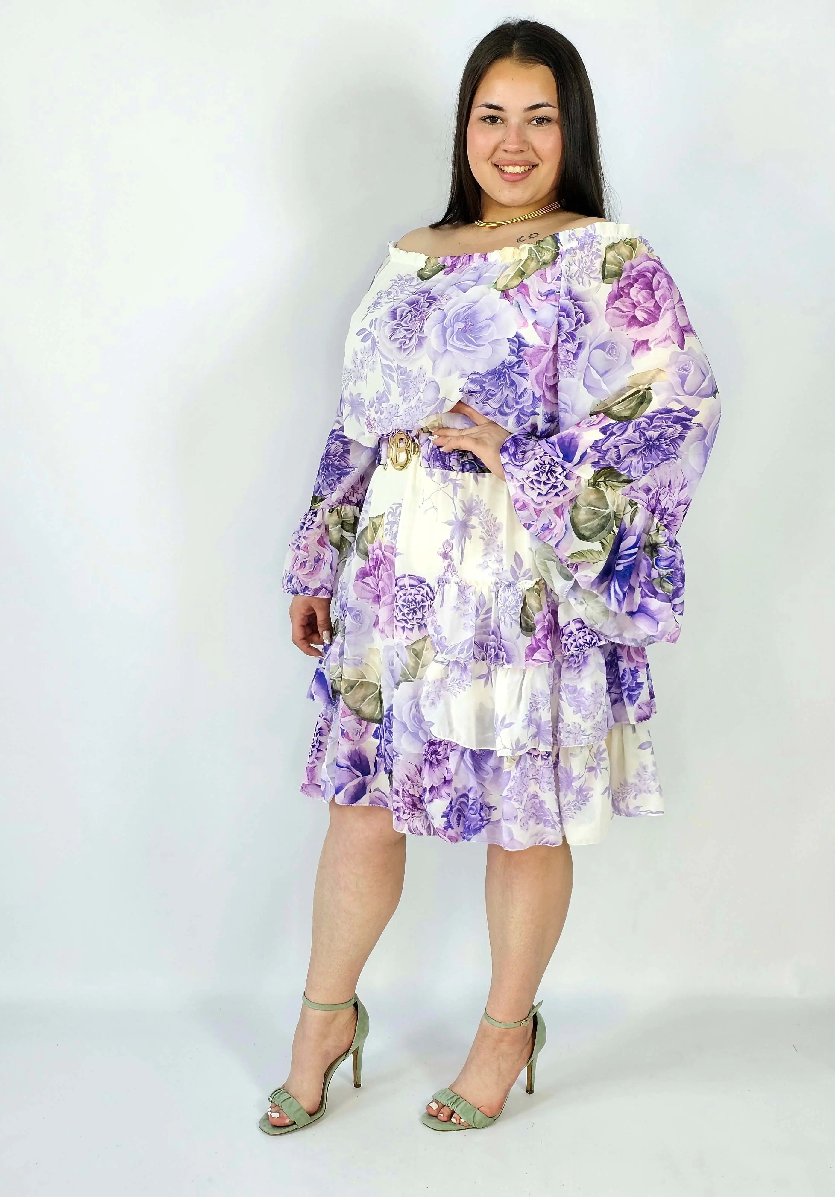 Sukienka plus size w kwiatowy wzór z falbaną – lekka i kobieca stylizacja XXL Stylowa XL