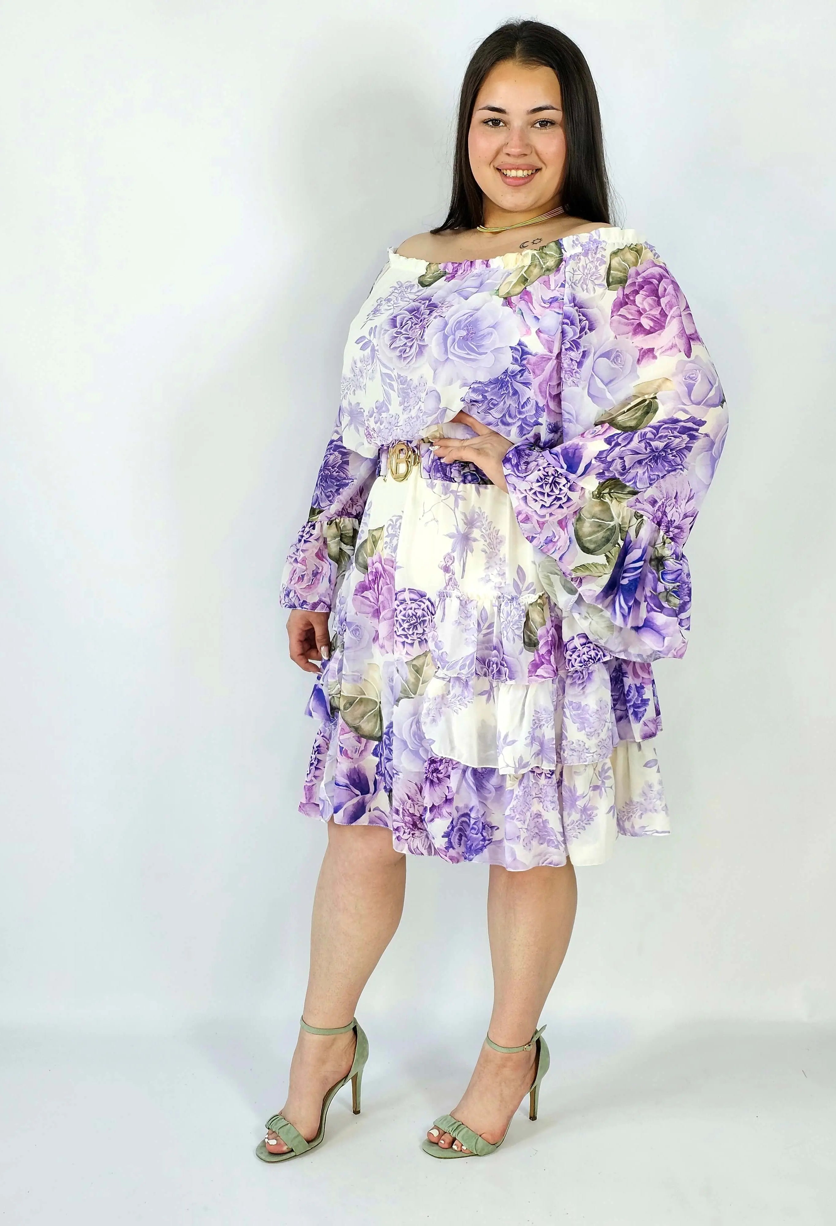 Sukienka plus size w kwiatowy wzór z falbaną – lekka i kobieca stylizacja XXL Stylowa XL