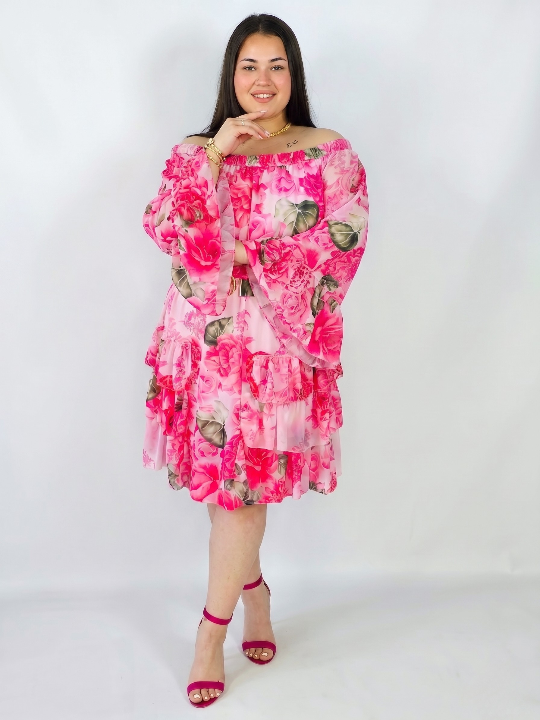 Sukienka plus size w kwiatowy wzór z falbaną – lekka i kobieca stylizacja XXL Stylowa XL