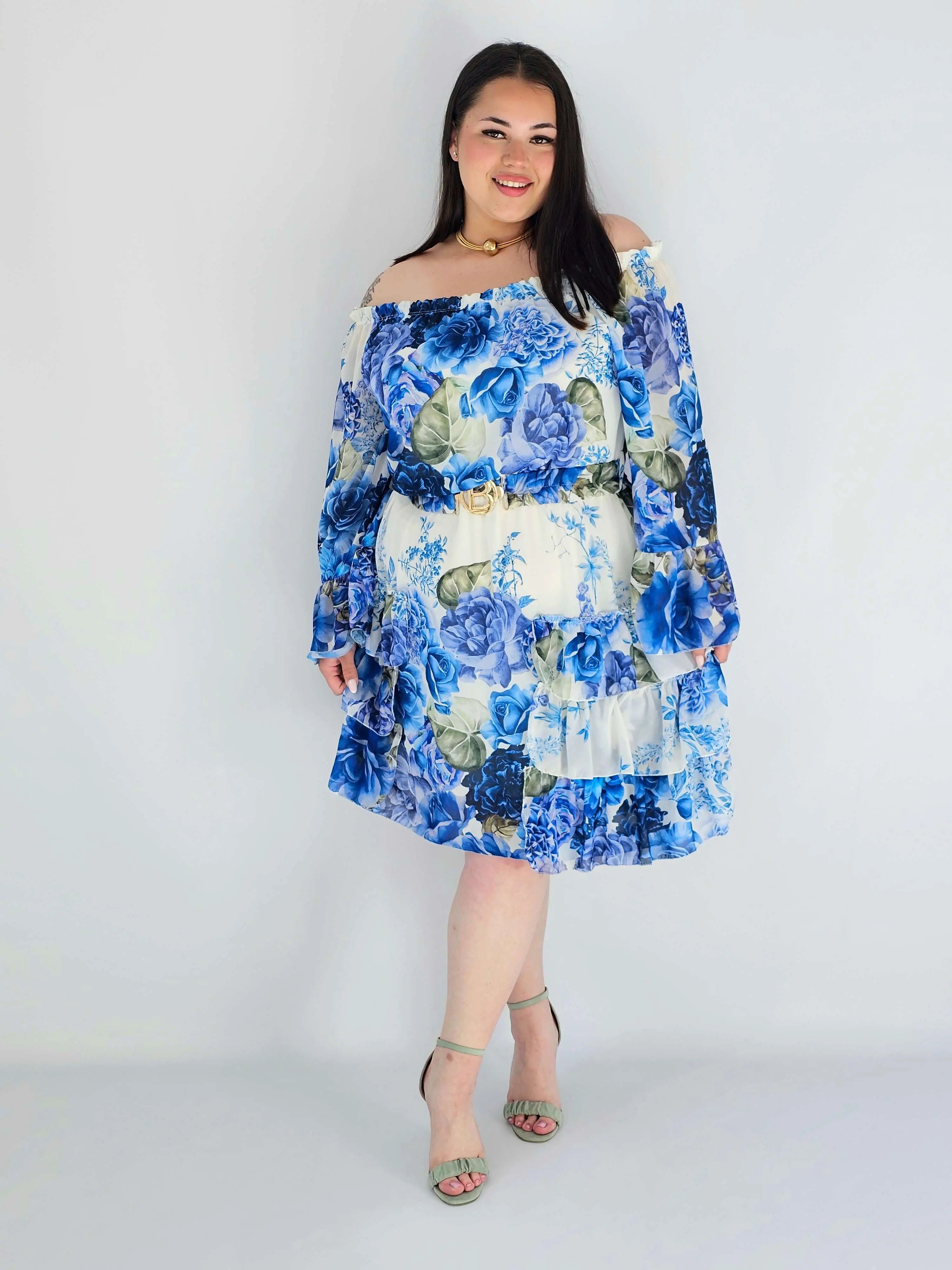 Sukienka plus size w kwiatowy wzór z falbaną – lekka i kobieca stylizacja XXL Stylowa XL