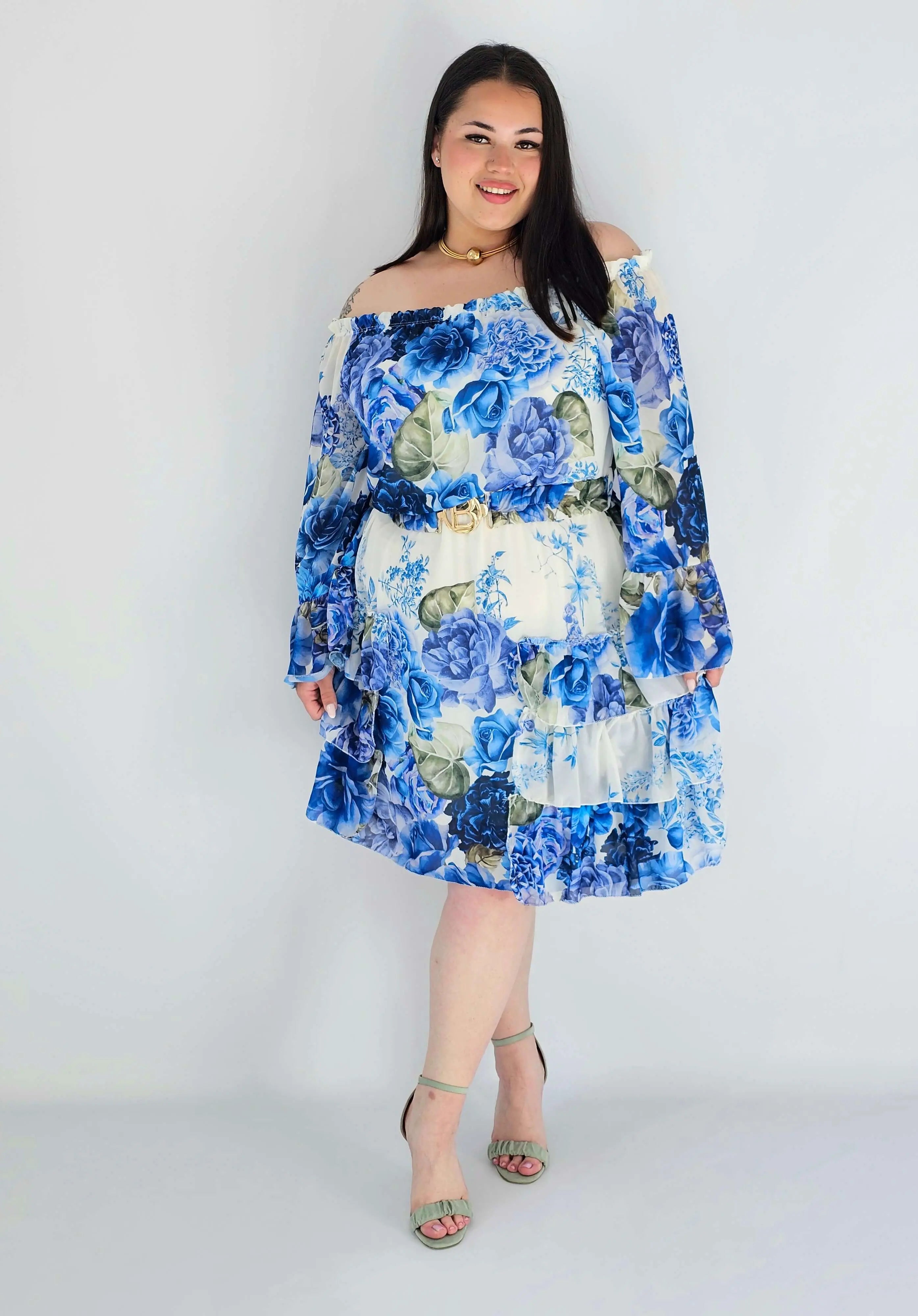 Sukienka plus size w kwiatowy wzór z falbaną – lekka i kobieca stylizacja XXL Stylowa XL