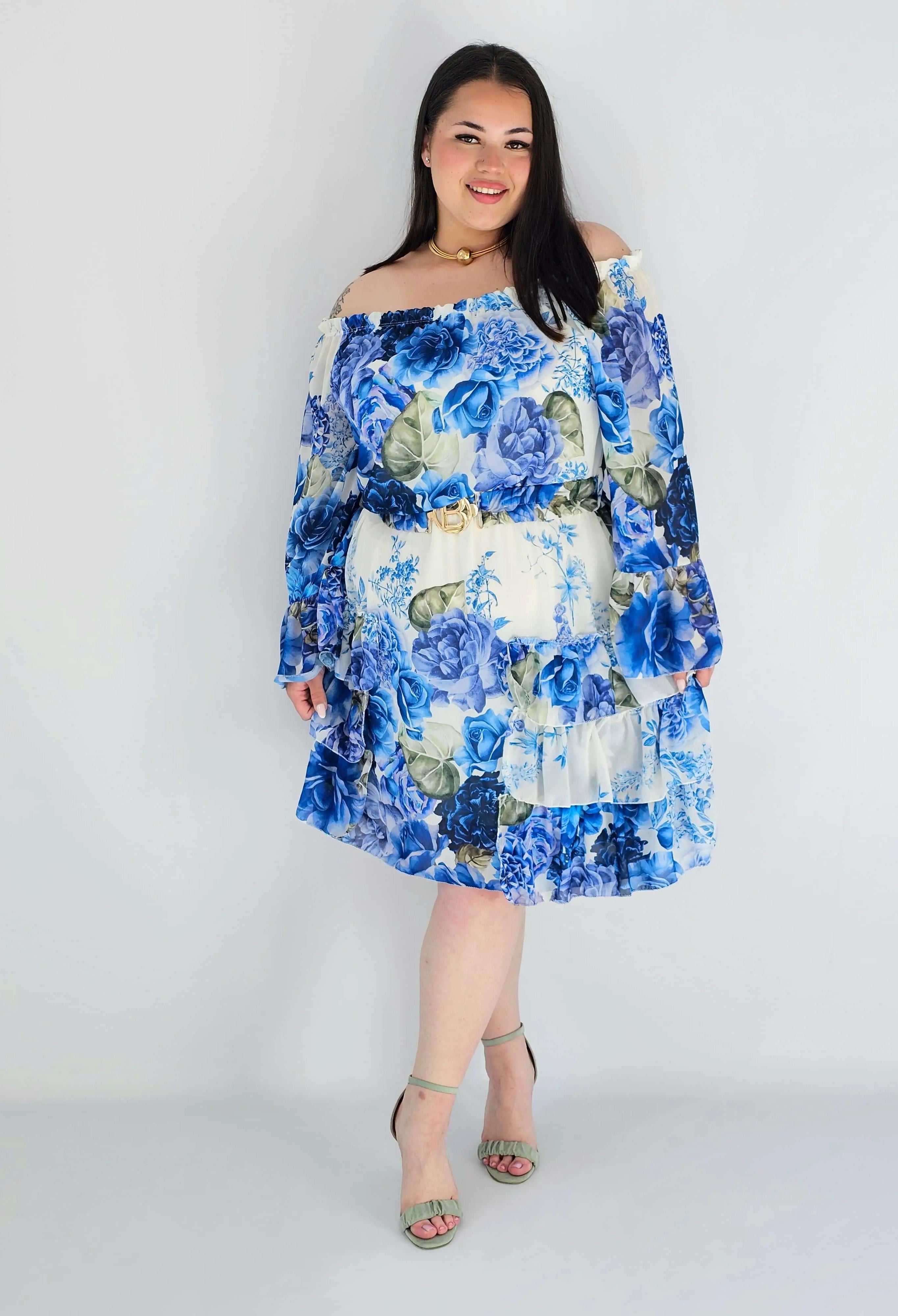 Sukienka plus size w kwiatowy wzór z falbaną – lekka i kobieca stylizacja XXL Stylowa XL