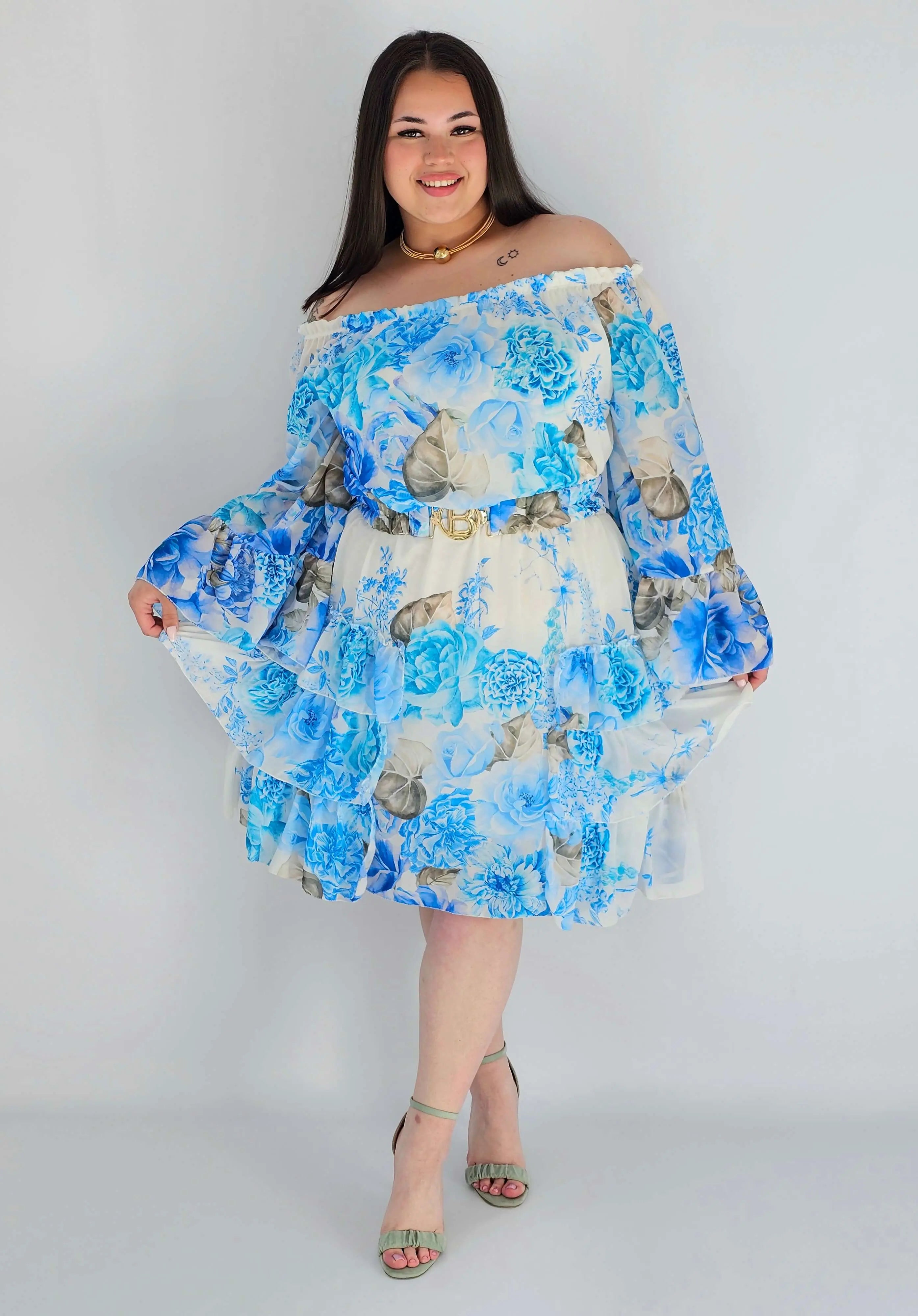 Sukienka plus size w kwiatowy wzór z falbaną – lekka i kobieca stylizacja XXL Stylowa XL