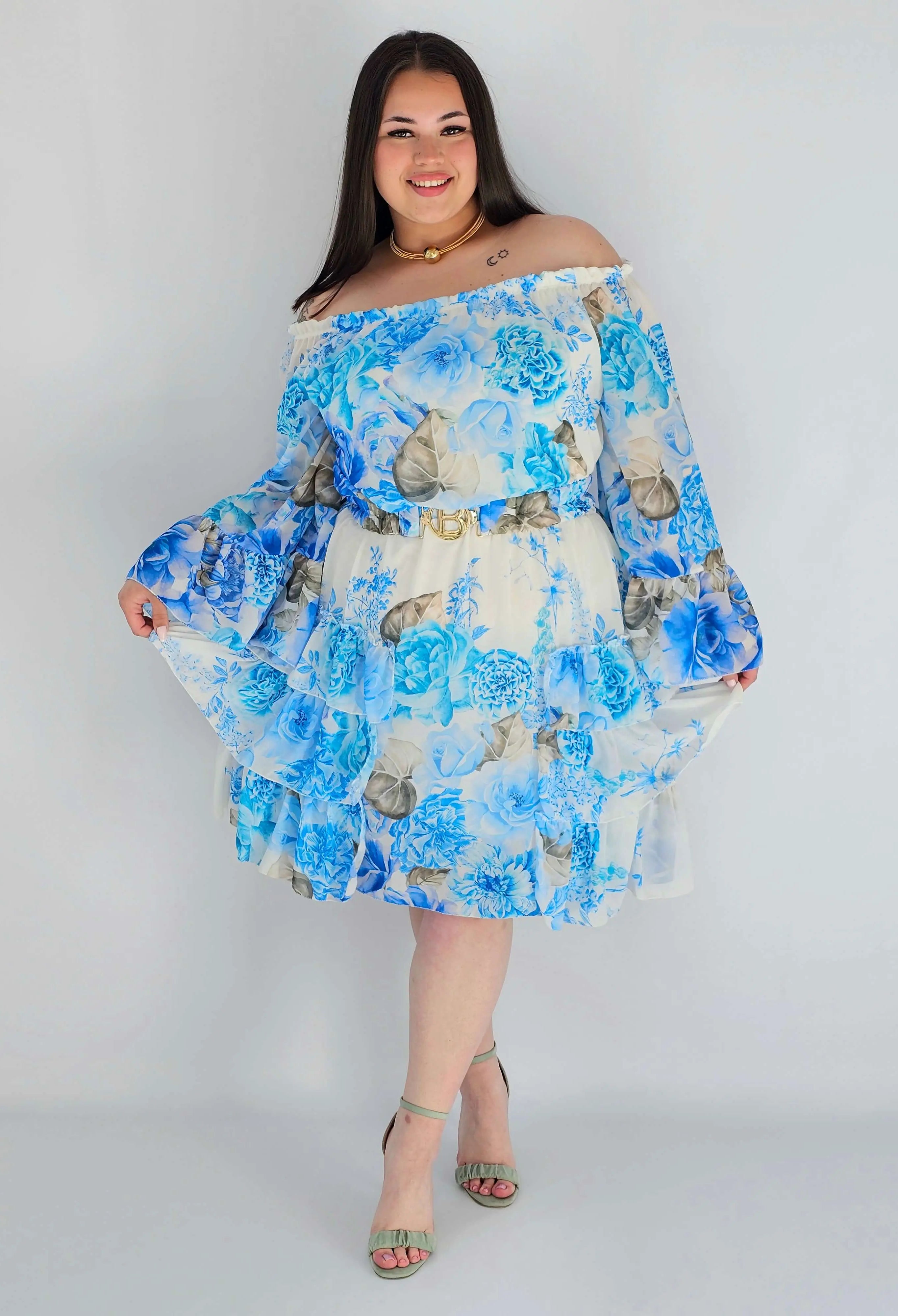 Sukienka plus size w kwiatowy wzór z falbaną – lekka i kobieca stylizacja XXL Stylowa XL