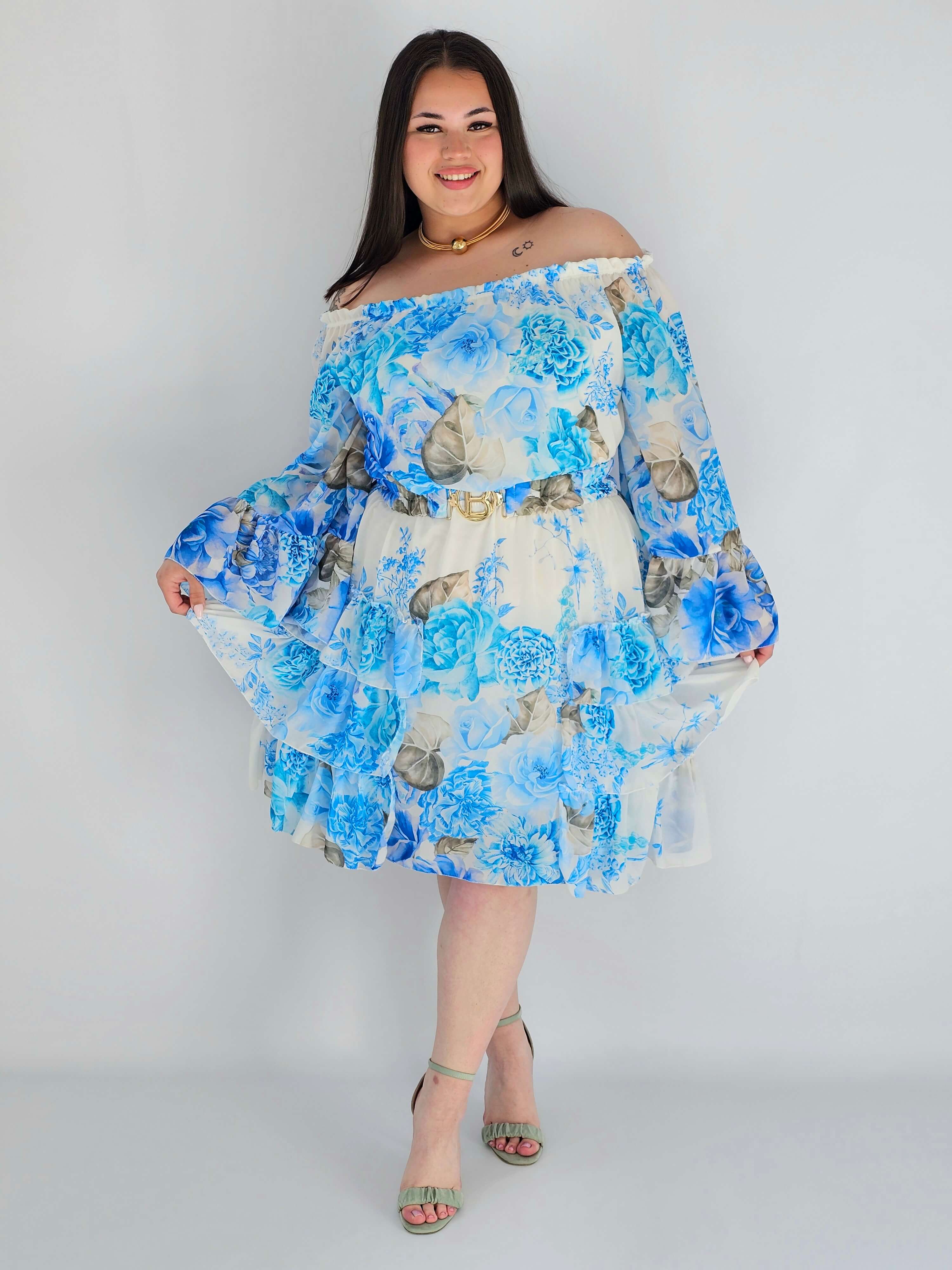 Sukienka plus size w kwiatowy wzór z falbaną – lekka i kobieca stylizacja XXL Stylowa XL