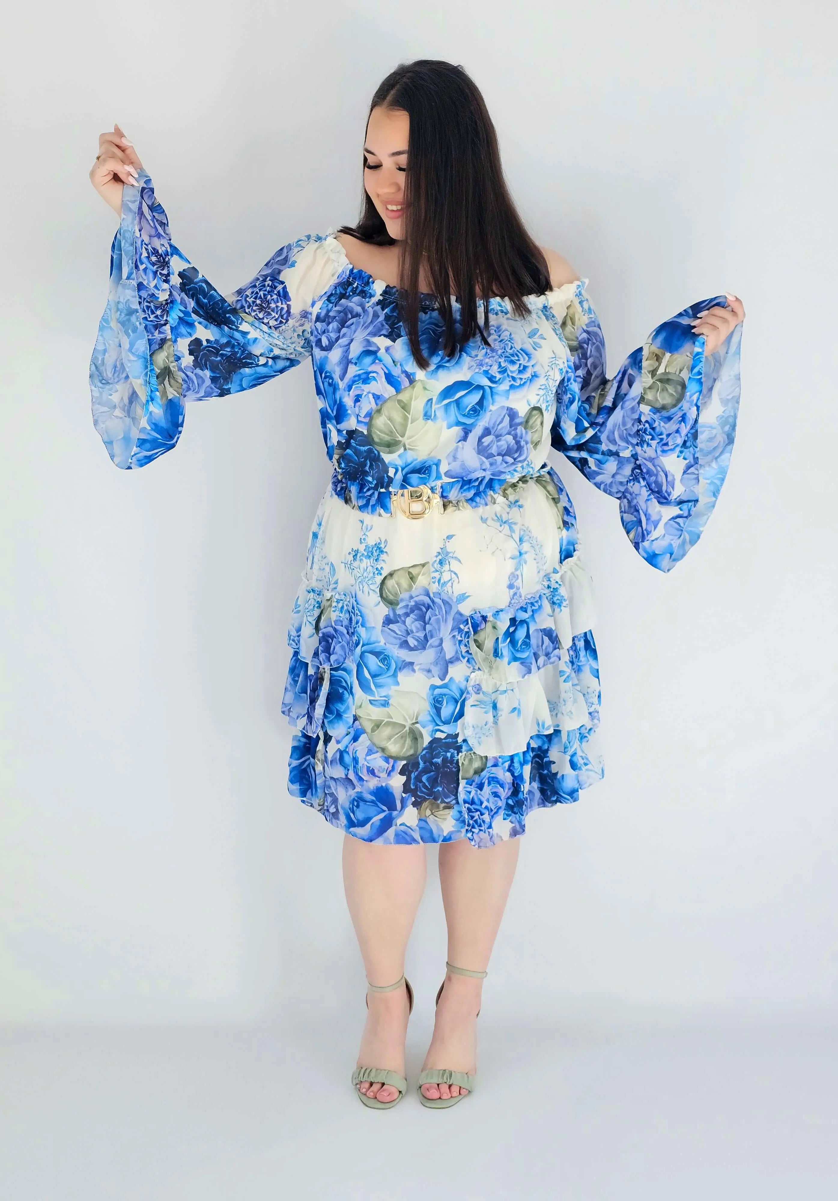 Sukienka plus size w kwiatowy wzór z falbaną – lekka i kobieca stylizacja XXL Stylowa XL