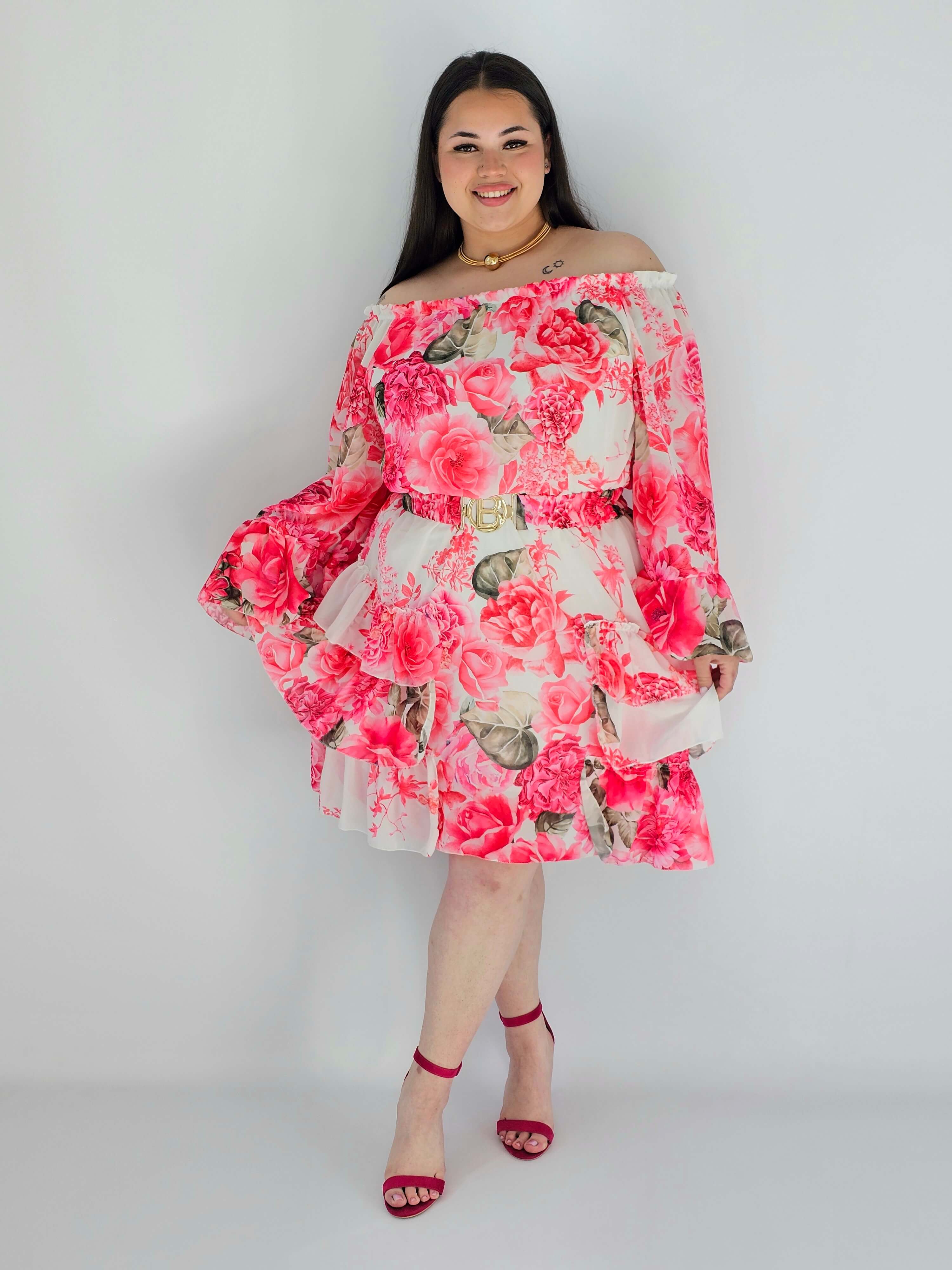 Sukienka plus size w kwiatowy wzór z falbaną – lekka i kobieca stylizacja XXL Stylowa XL