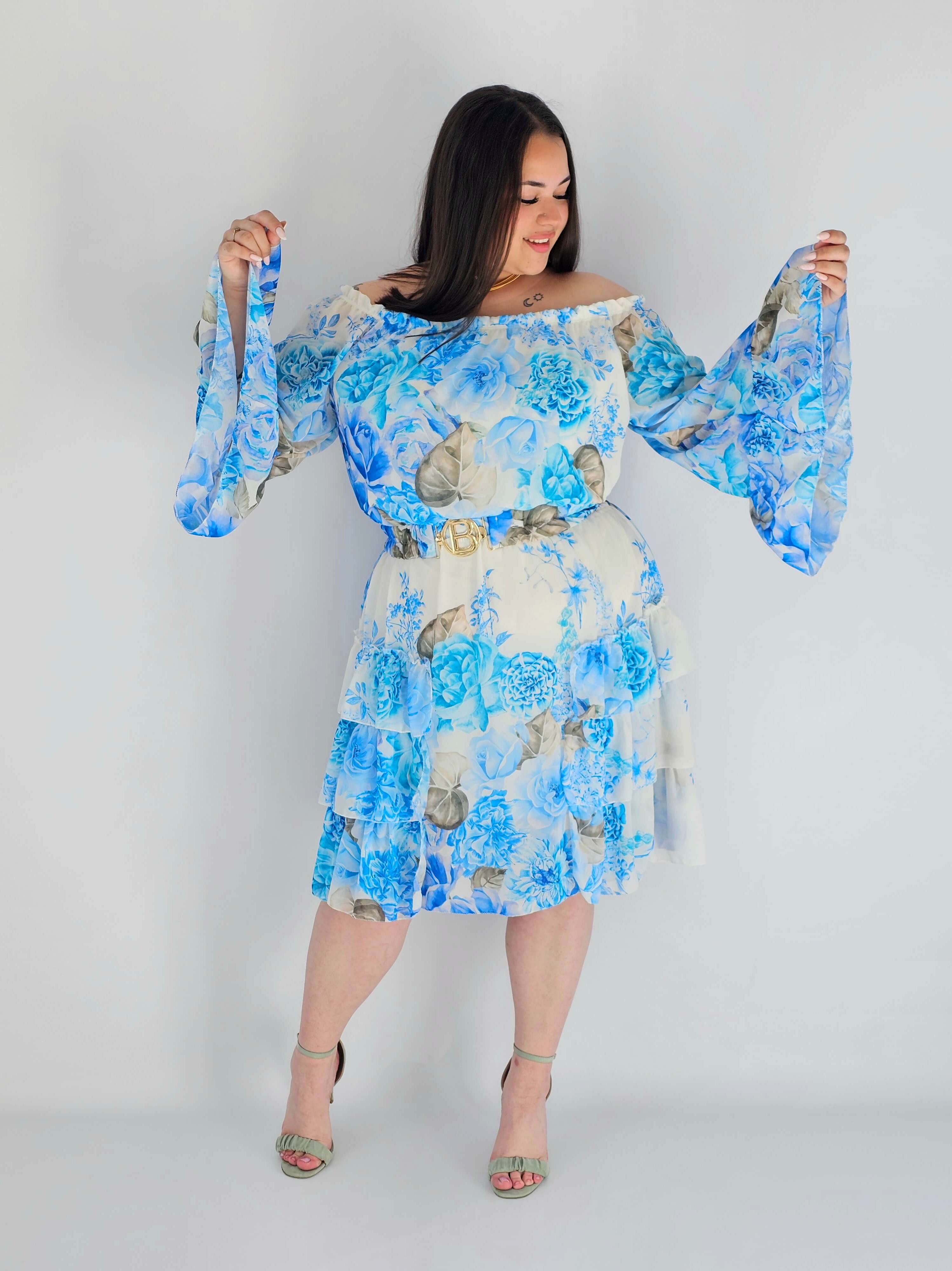 Sukienka plus size w kwiatowy wzór z falbaną – lekka i kobieca stylizacja XXL Stylowa XL