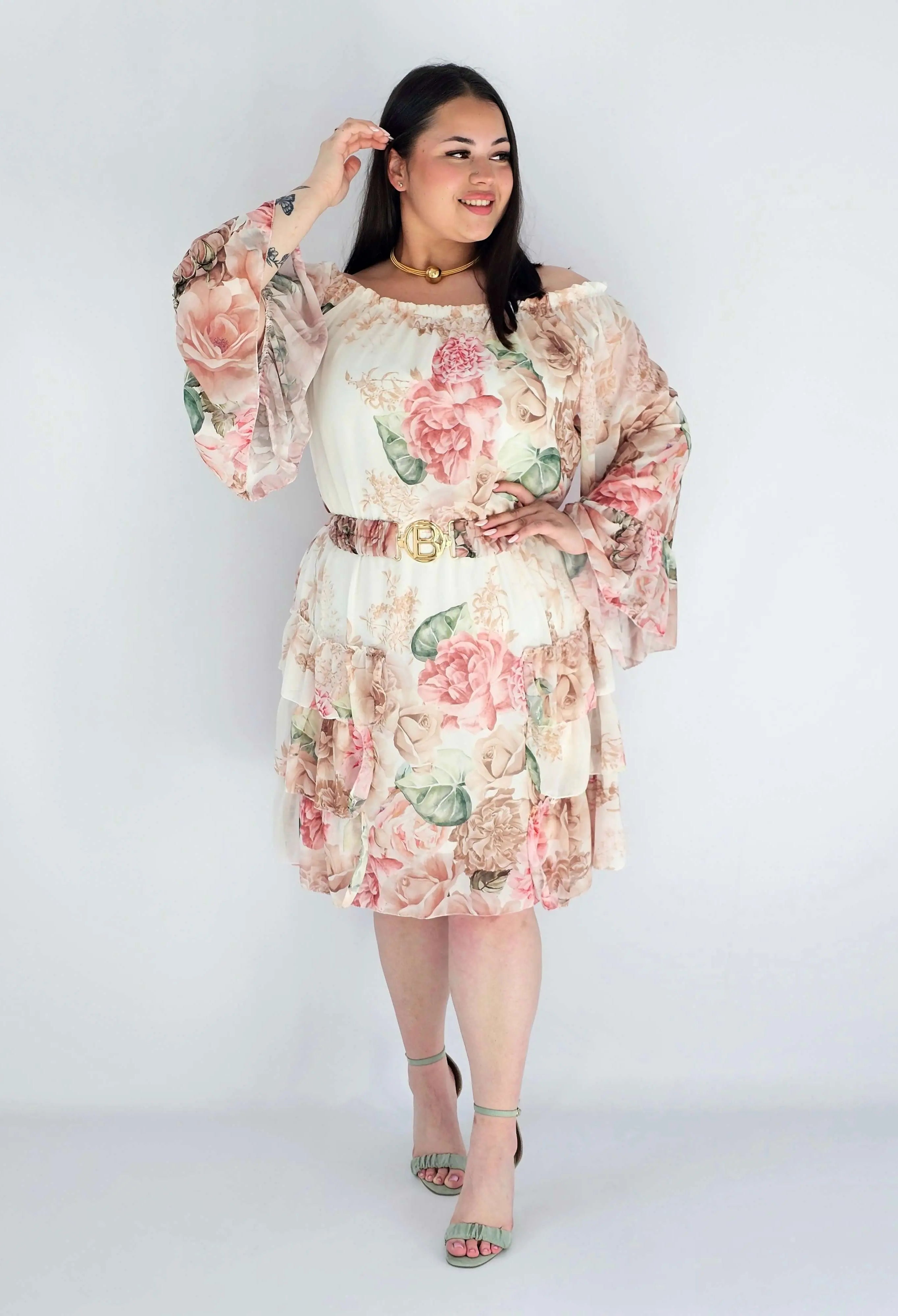 Sukienka plus size w kwiatowy wzór z falbaną – lekka i kobieca stylizacja XXL Stylowa XL