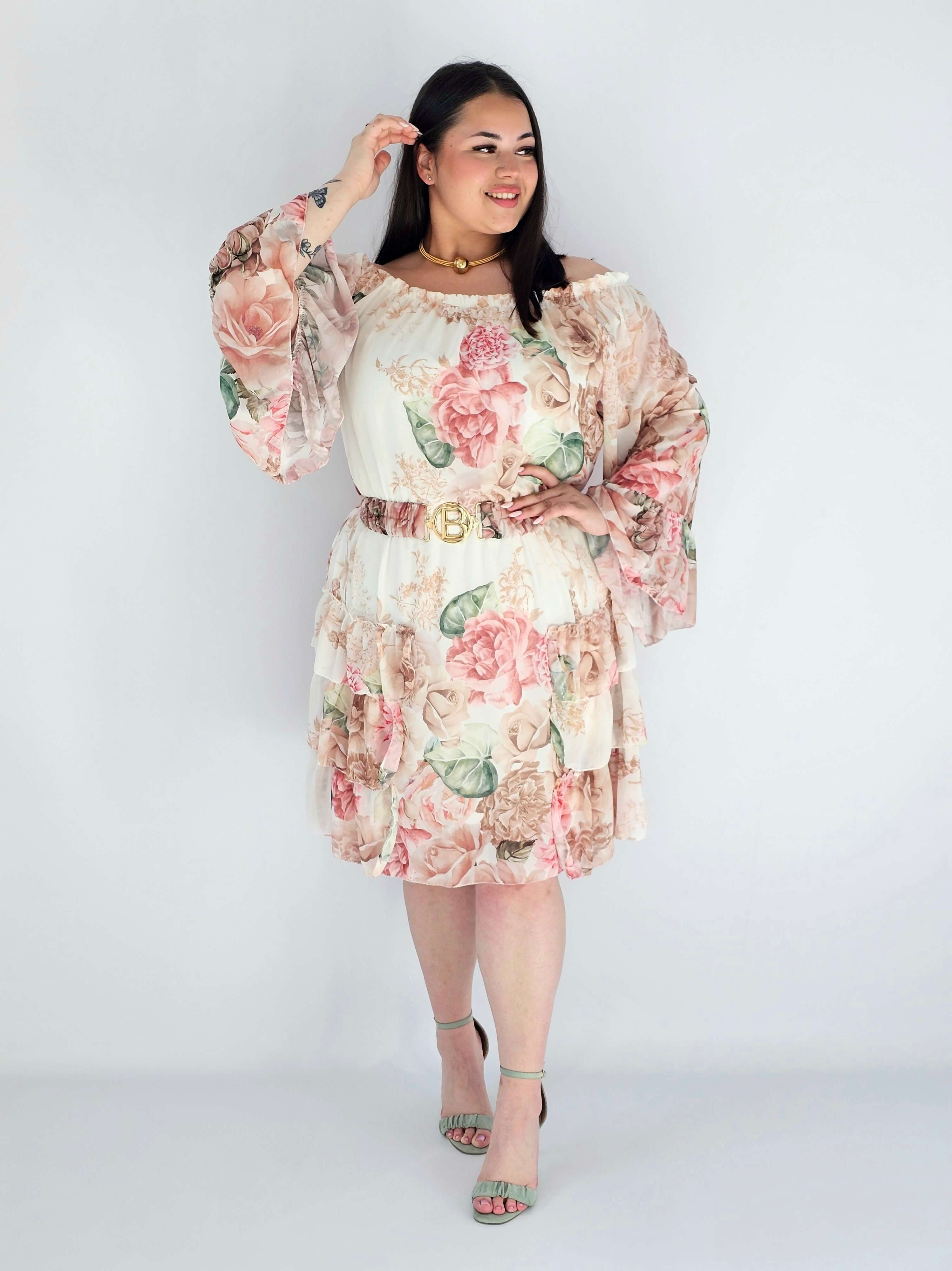 Sukienka plus size w kwiatowy wzór z falbaną – lekka i kobieca stylizacja XXL Stylowa XL