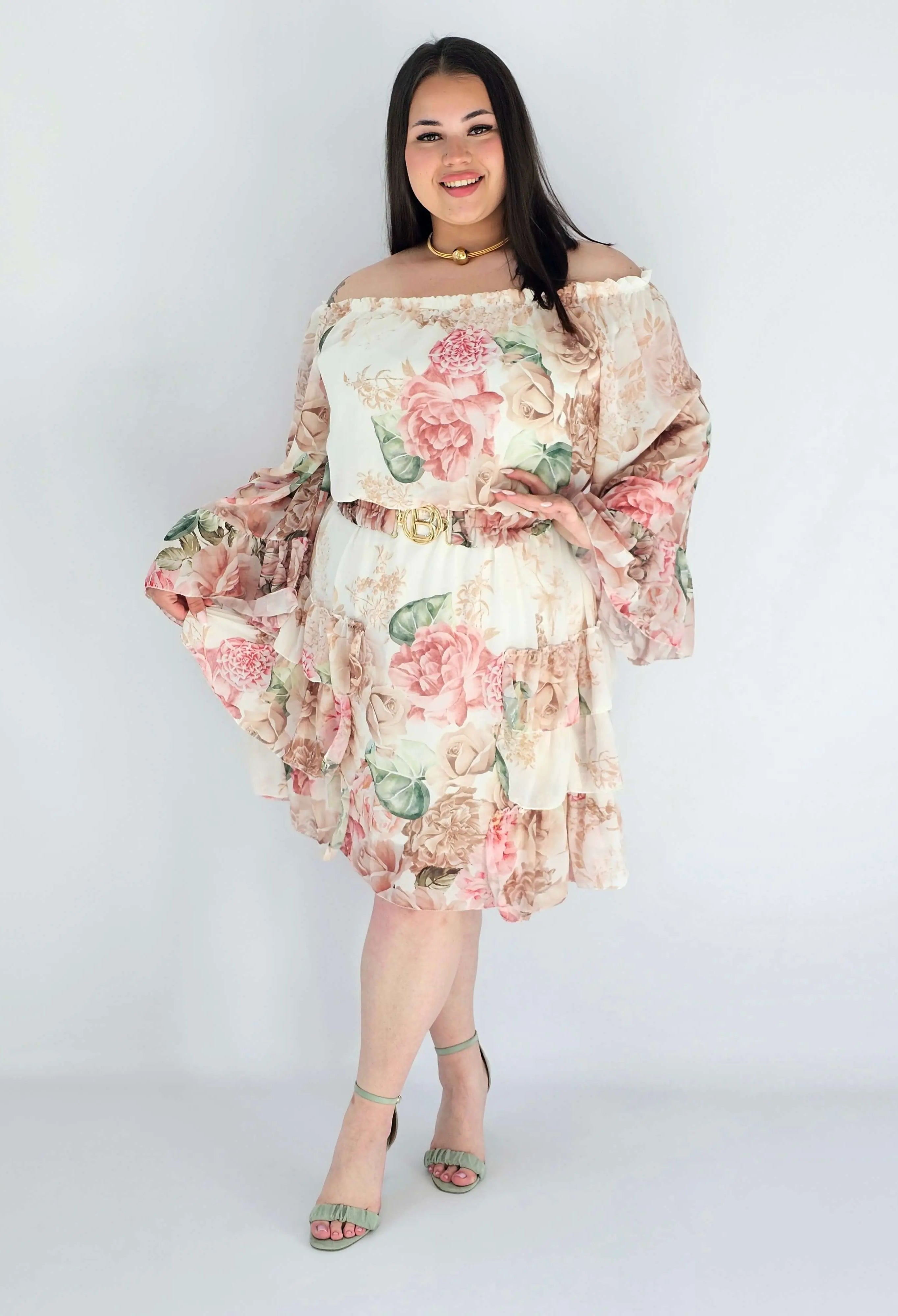 Sukienka plus size w kwiatowy wzór z falbaną – lekka i kobieca stylizacja XXL Stylowa XL