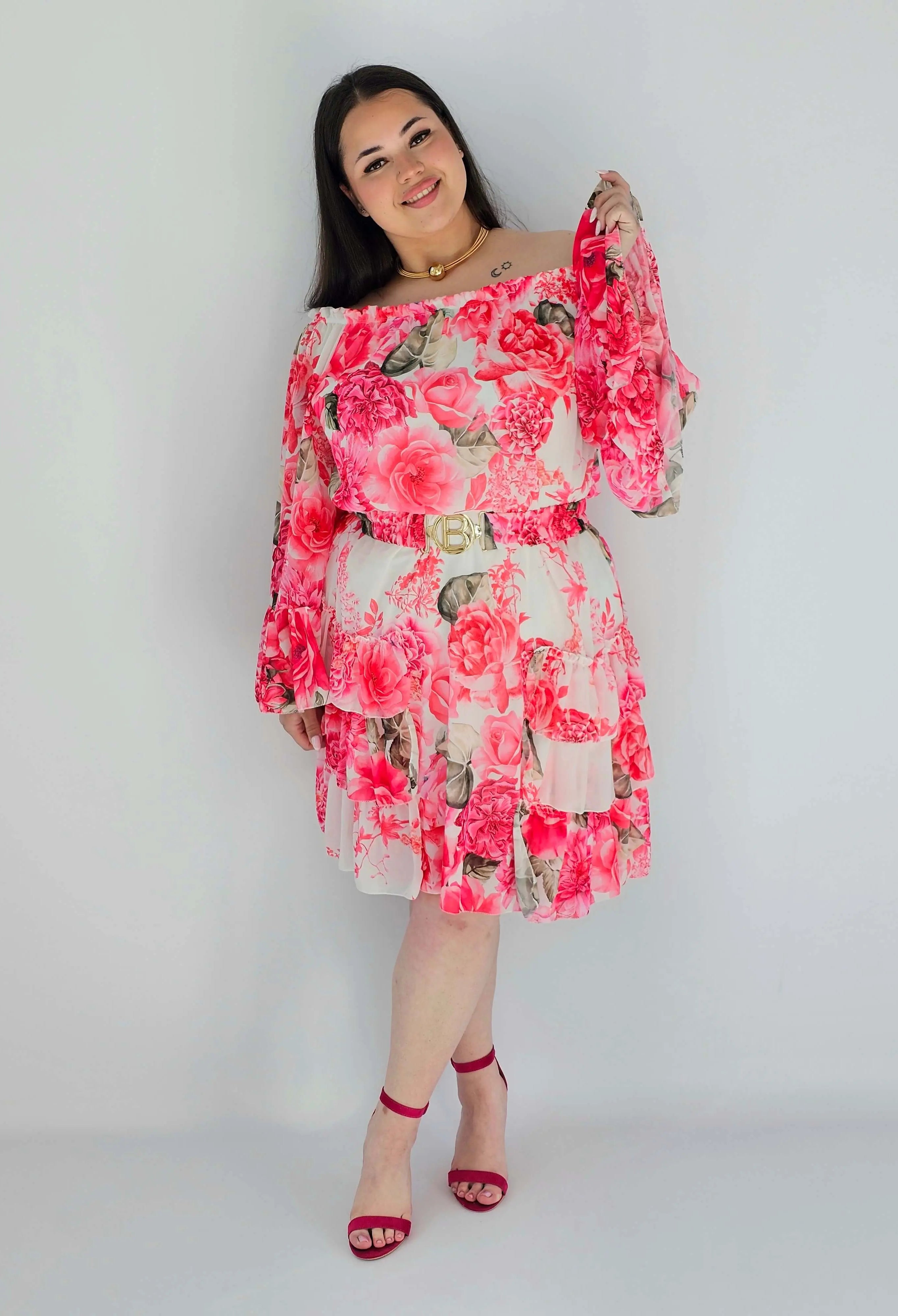 Sukienka plus size w kwiatowy wzór z falbaną – lekka i kobieca stylizacja XXL Stylowa XL