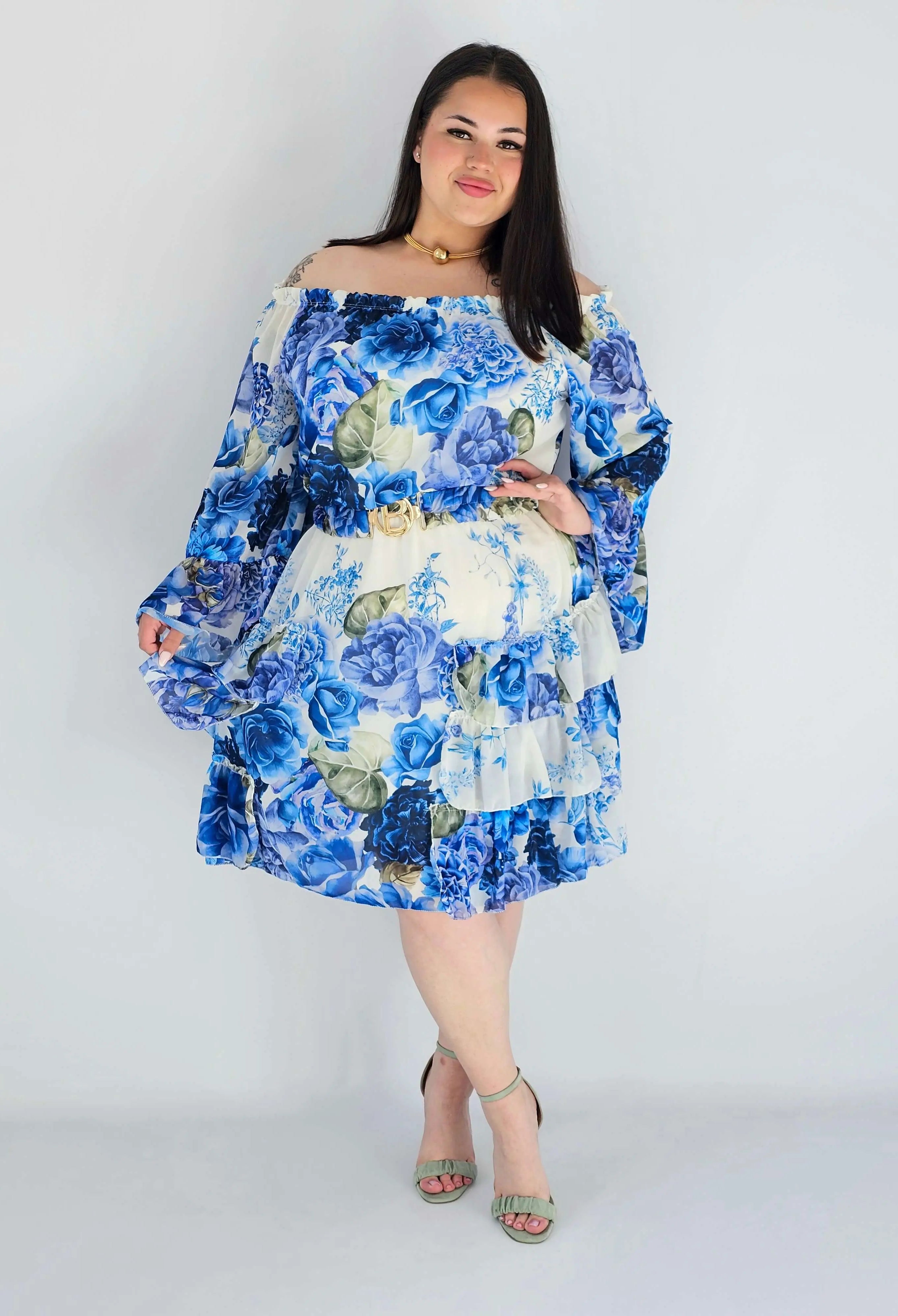 Sukienka plus size w kwiatowy wzór z falbaną – lekka i kobieca stylizacja XXL Stylowa XL