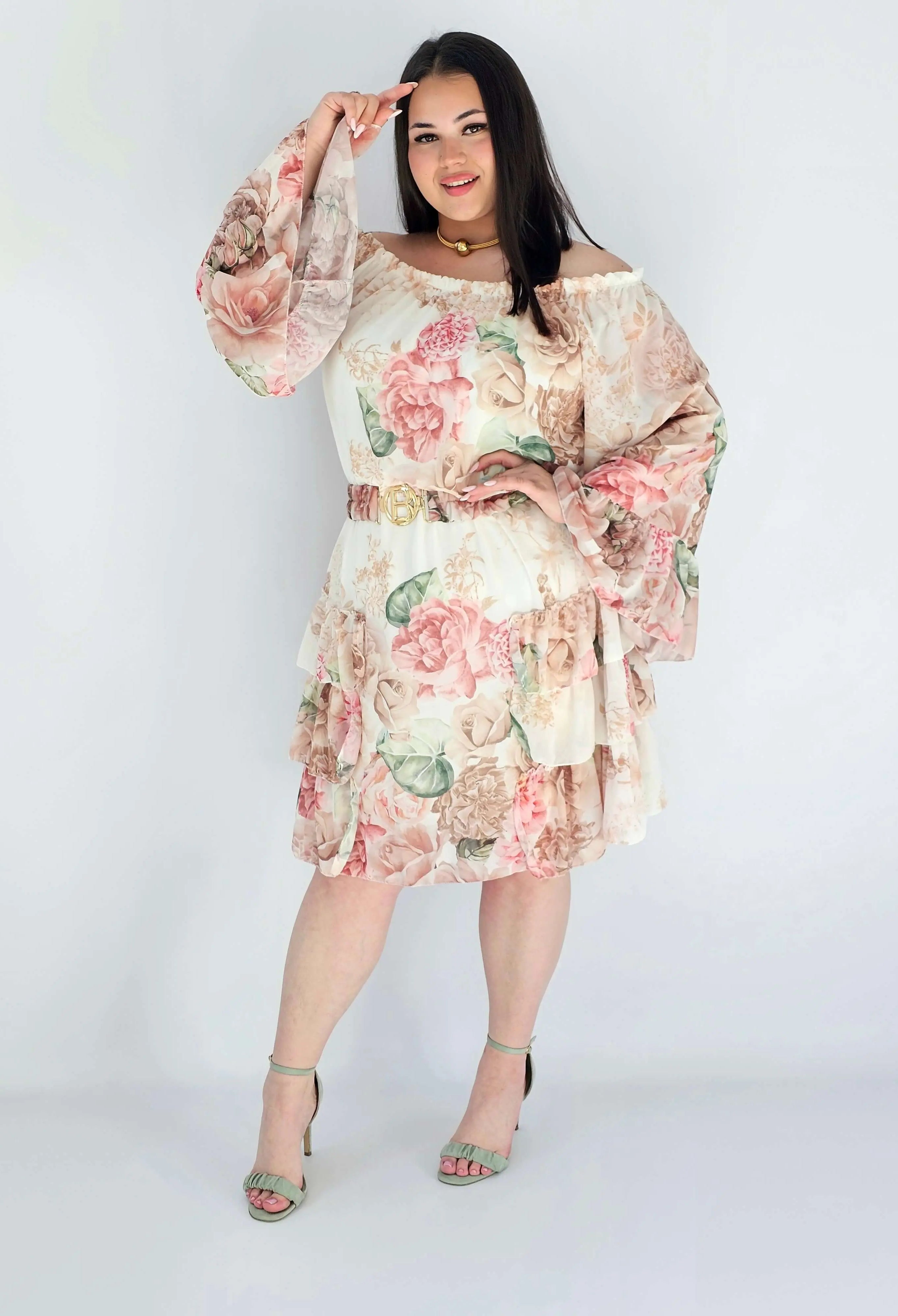 Sukienka plus size w kwiatowy wzór z falbaną – lekka i kobieca stylizacja XXL Stylowa XL