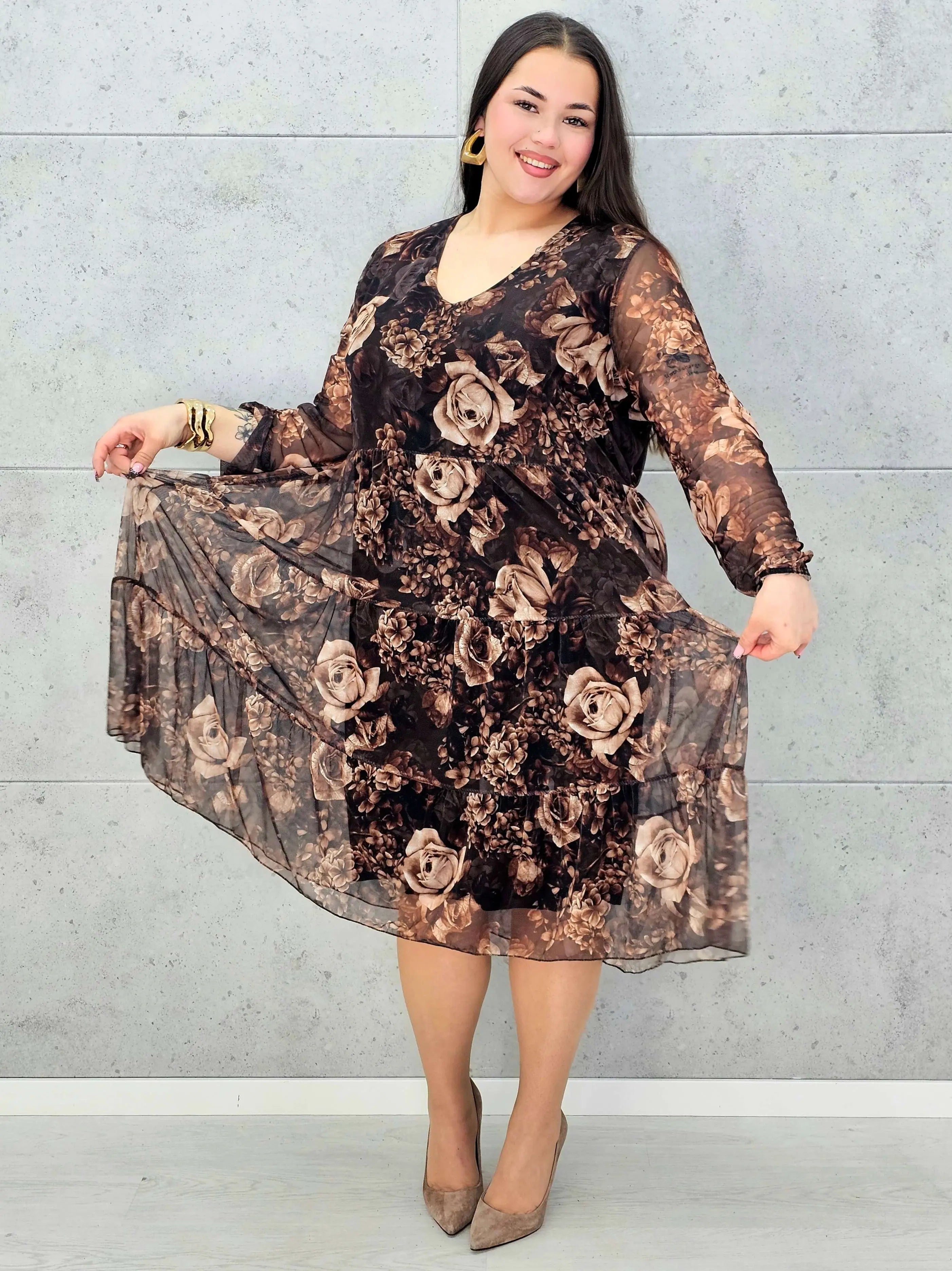 Sukienka plus size w kwiaty – brązowa midi z dekoltem V i długim rękawem - Stylowa XL