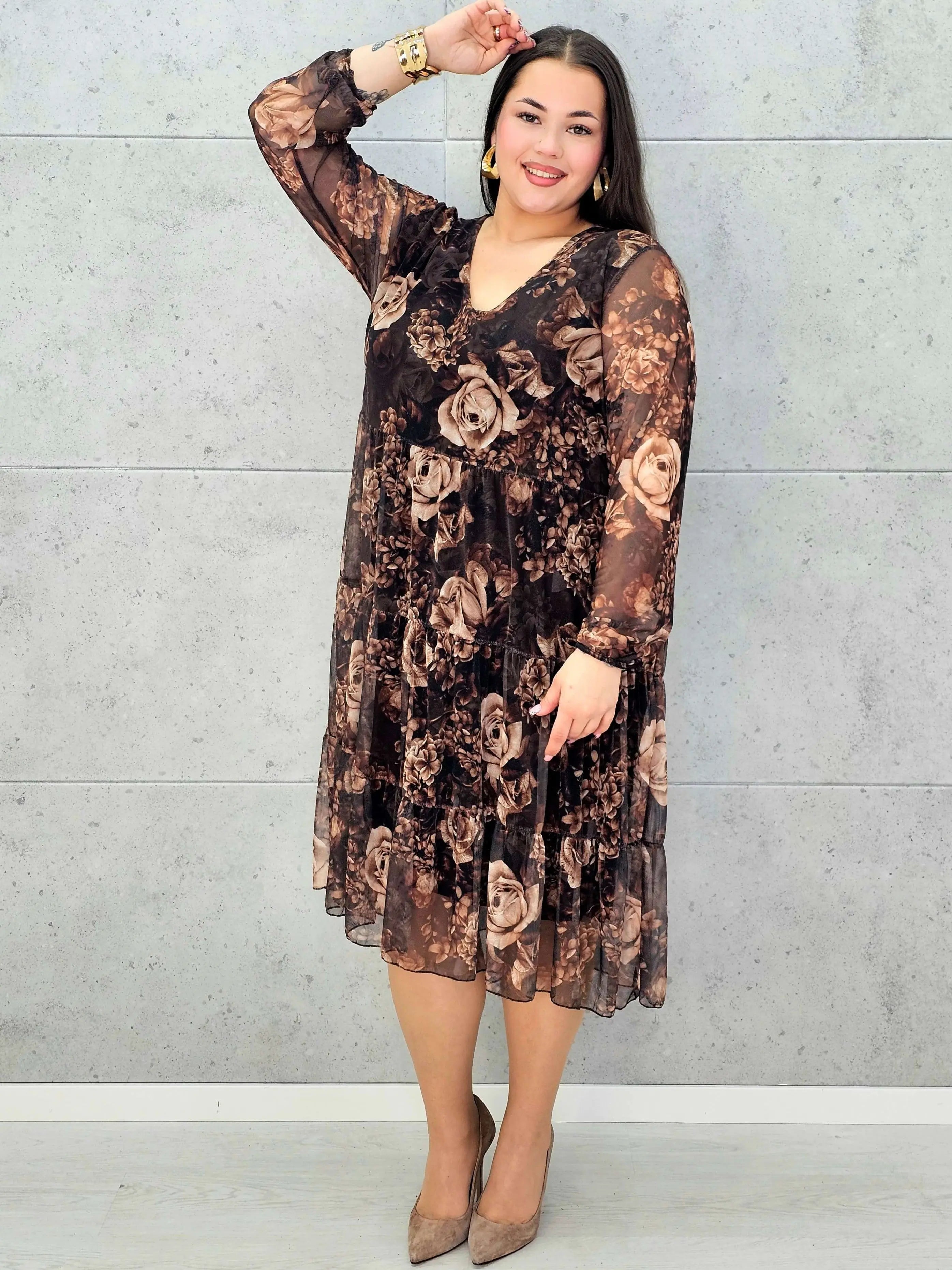 Sukienka plus size w kwiaty – brązowa midi z dekoltem V i długim rękawem - Stylowa XL