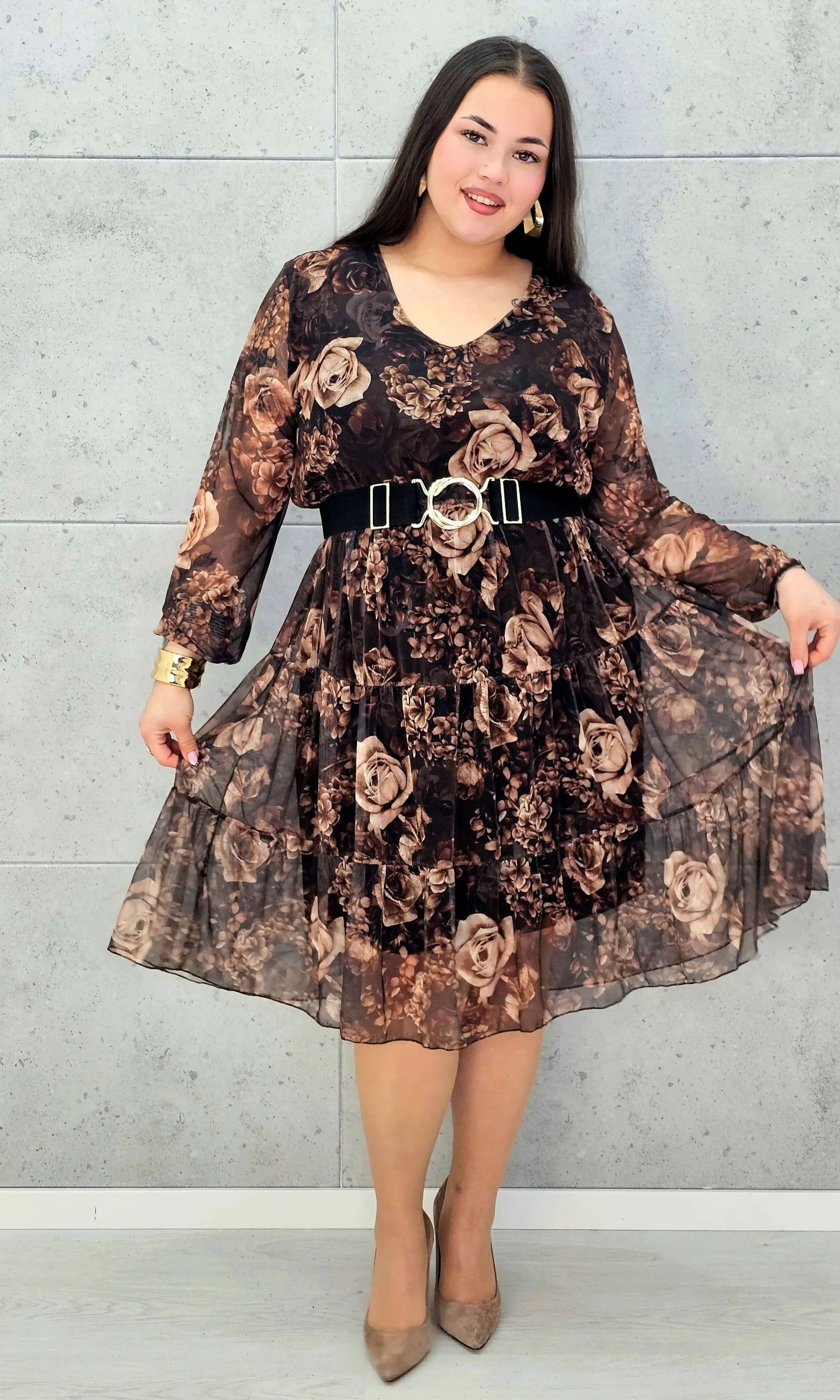 Sukienka plus size w kwiaty – brązowa midi z dekoltem V i długim rękawem - Stylowa XL