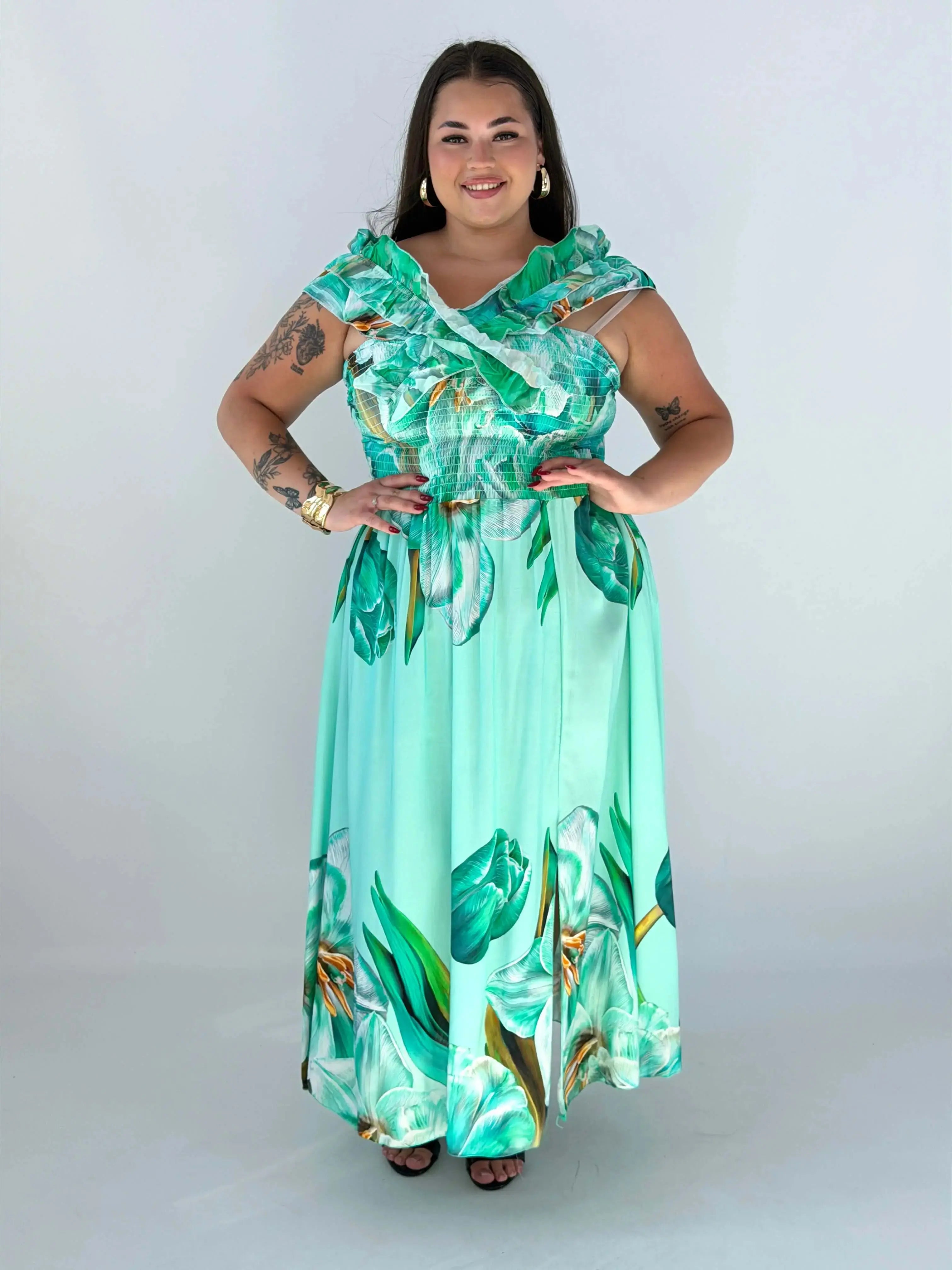 Sukienka plus size w kwiaty – elegancka sukienka XXL maxi z falbaną Stylowa XL