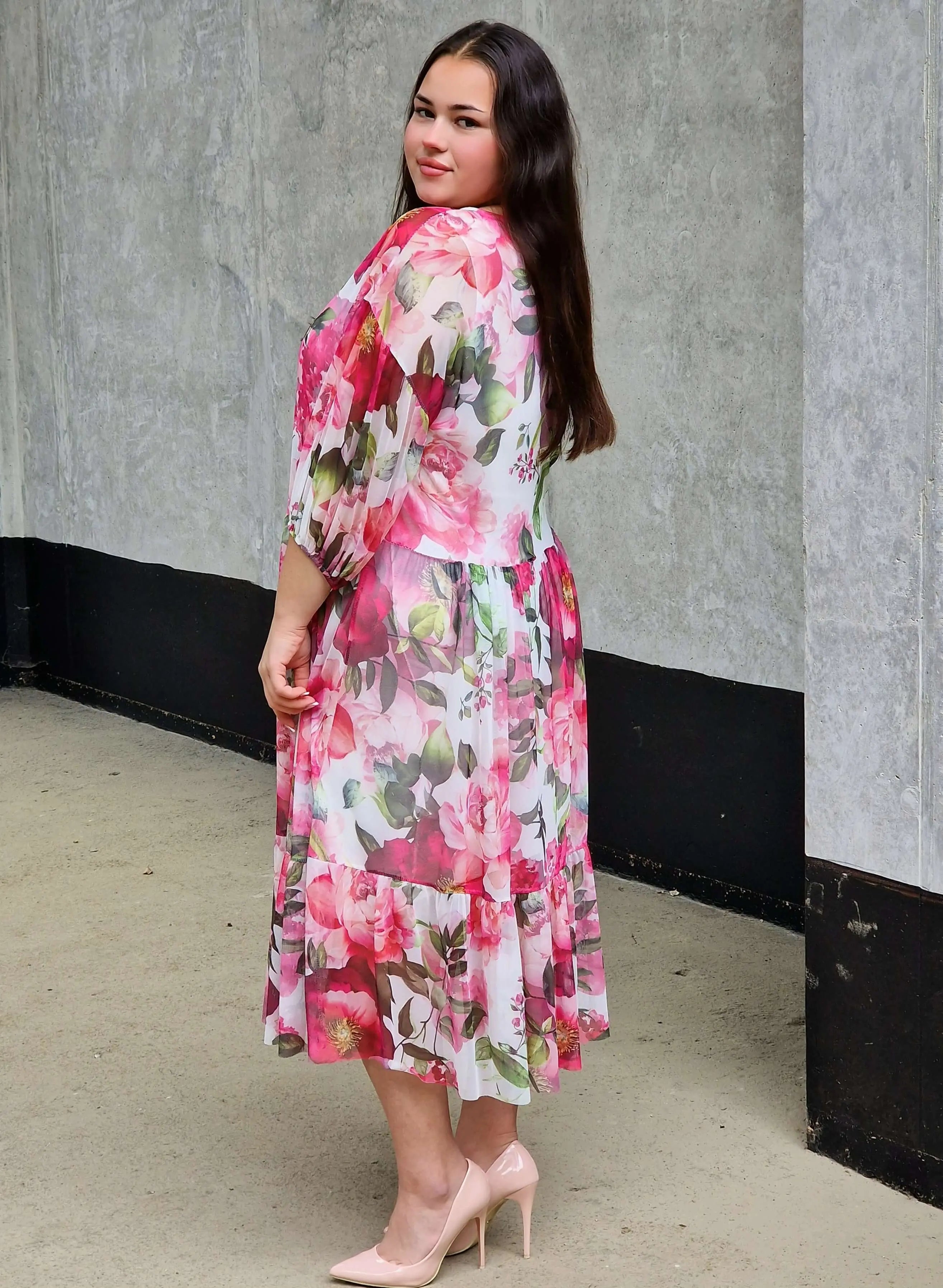 Sukienka plus size w odcieniach różu i zieleni – lekka, kobieca i stylowa Stylowa XL