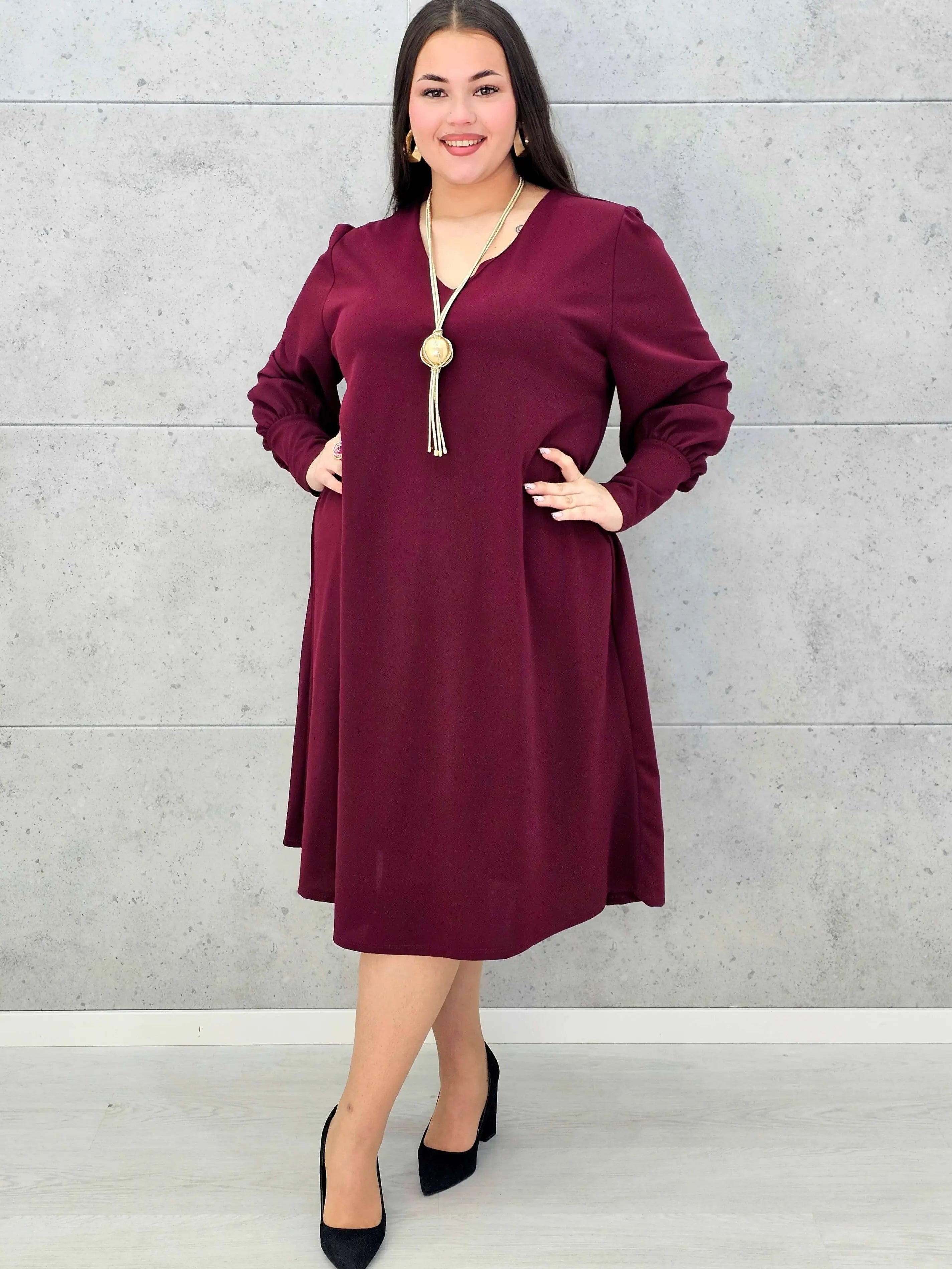 Sukienka plus size z dekoltem V – czarna, bordowa i czerwona Stylowa XL - Stylowa XL