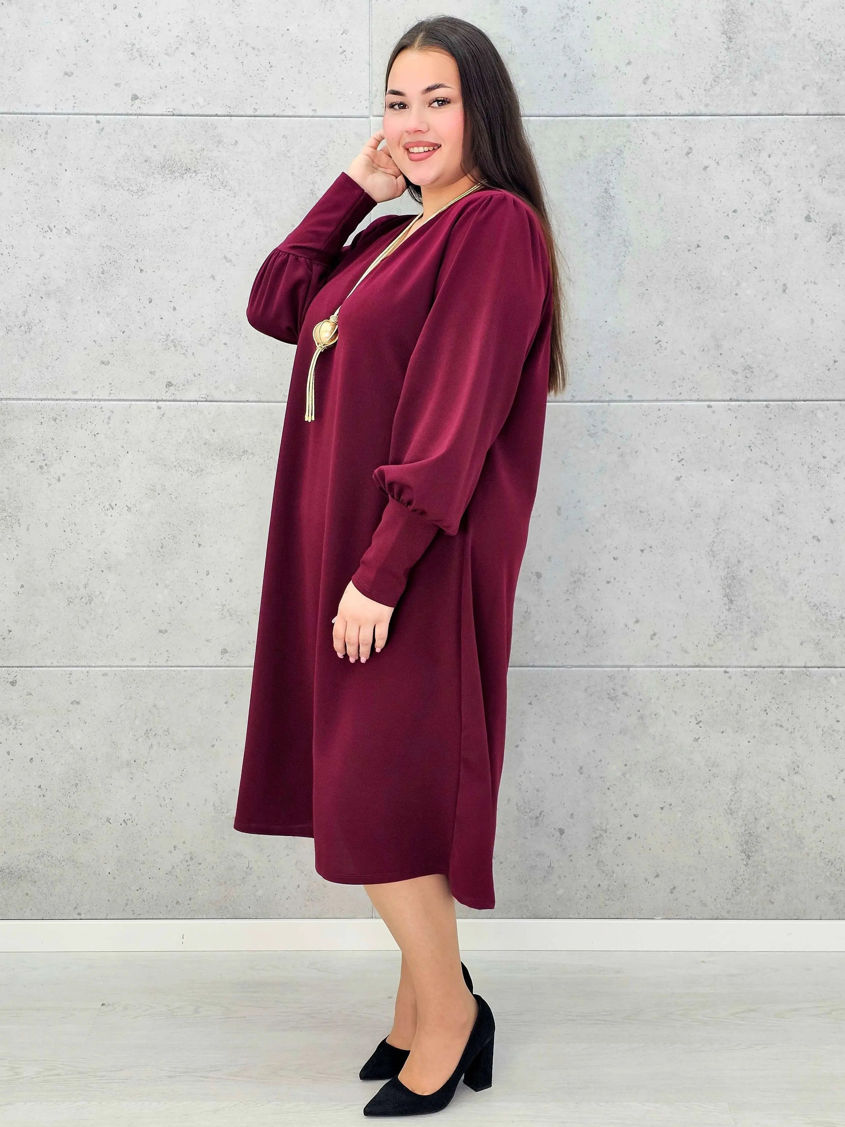 Sukienka plus size z dekoltem V – czarna, bordowa i czerwona Stylowa XL - Stylowa XL