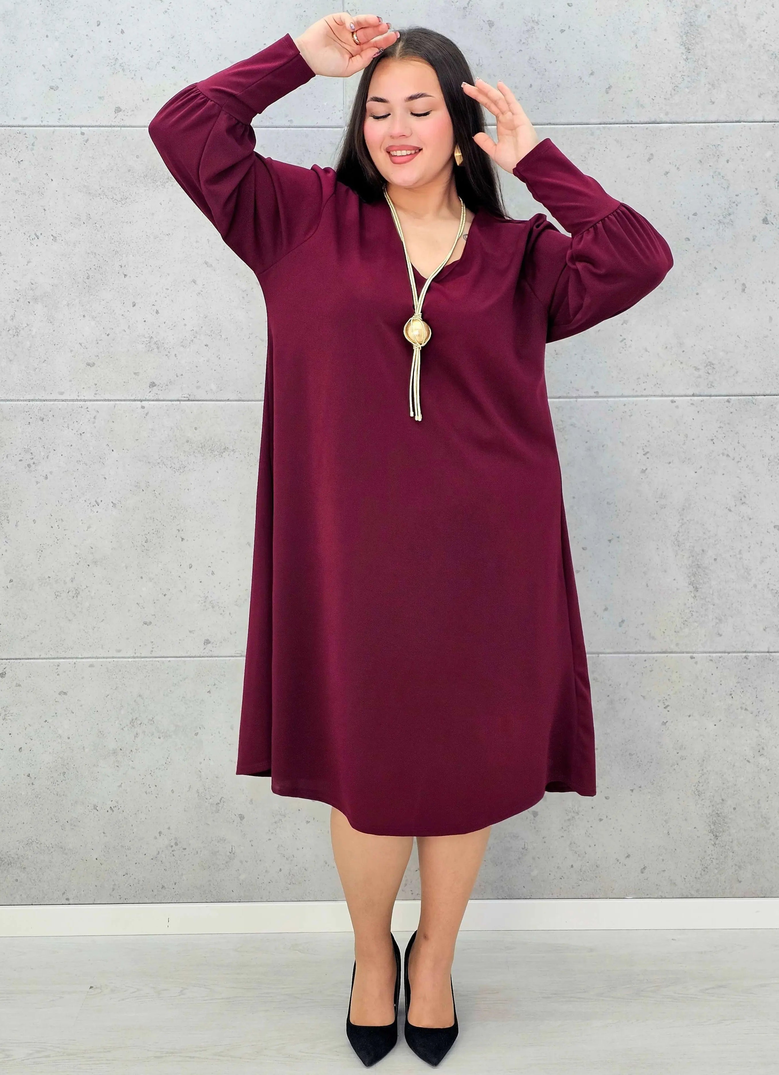 Sukienka plus size z dekoltem V – czarna, bordowa i czerwona Stylowa XL - Stylowa XL