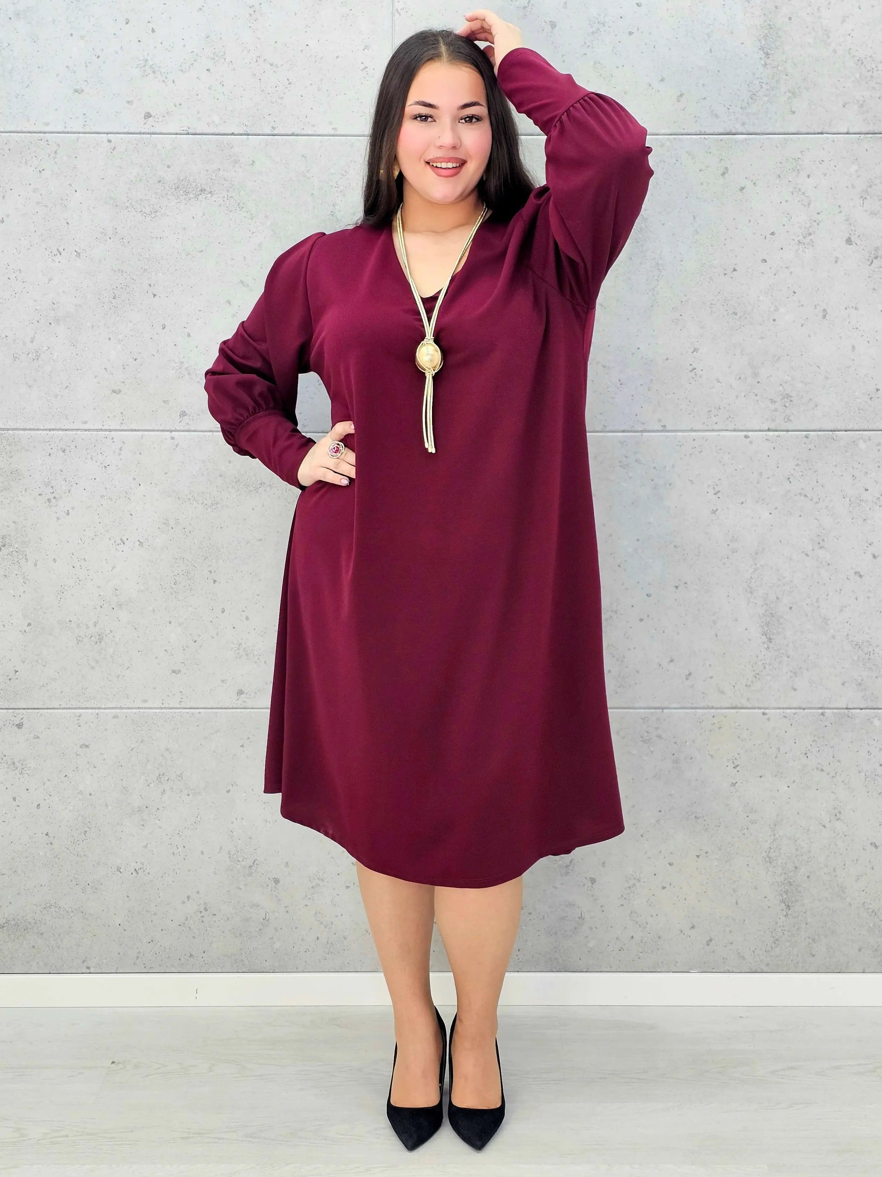 Sukienka plus size z dekoltem V – czarna, bordowa i czerwona Stylowa XL - Stylowa XL