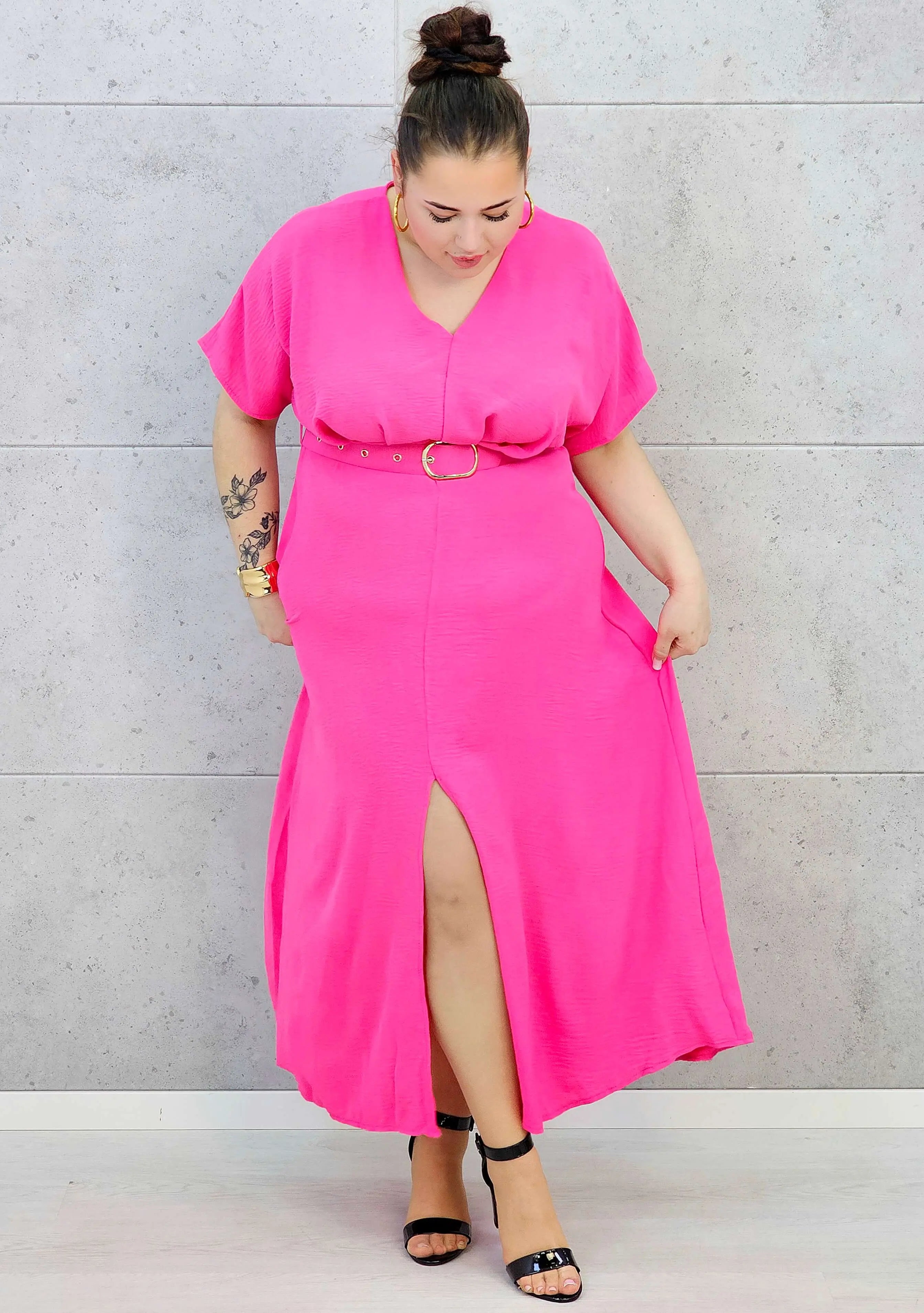 Sukienka plus size z dekoltem V i paskiem w talii Stylowa XL