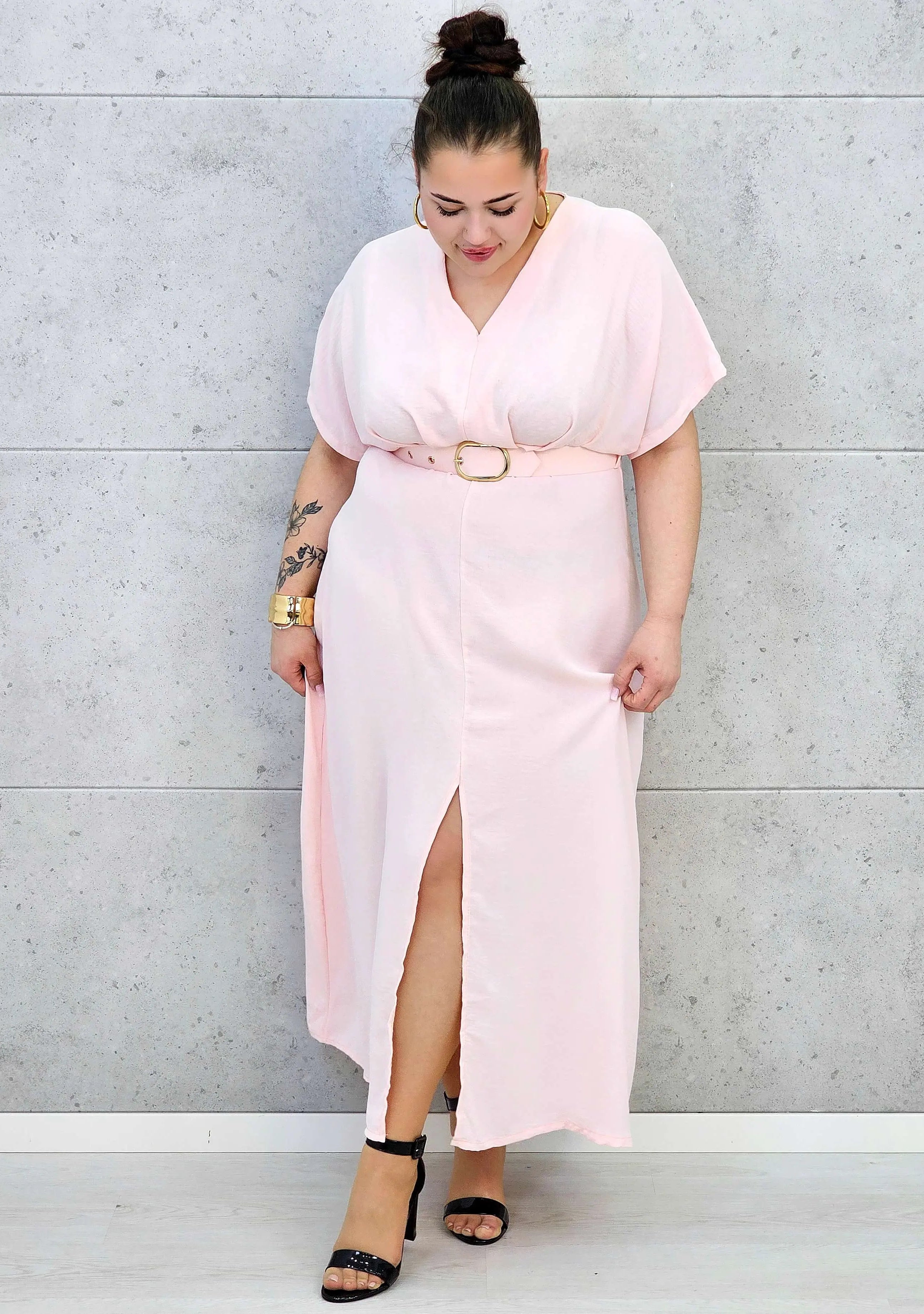 Sukienka plus size z dekoltem V i paskiem w talii Stylowa XL