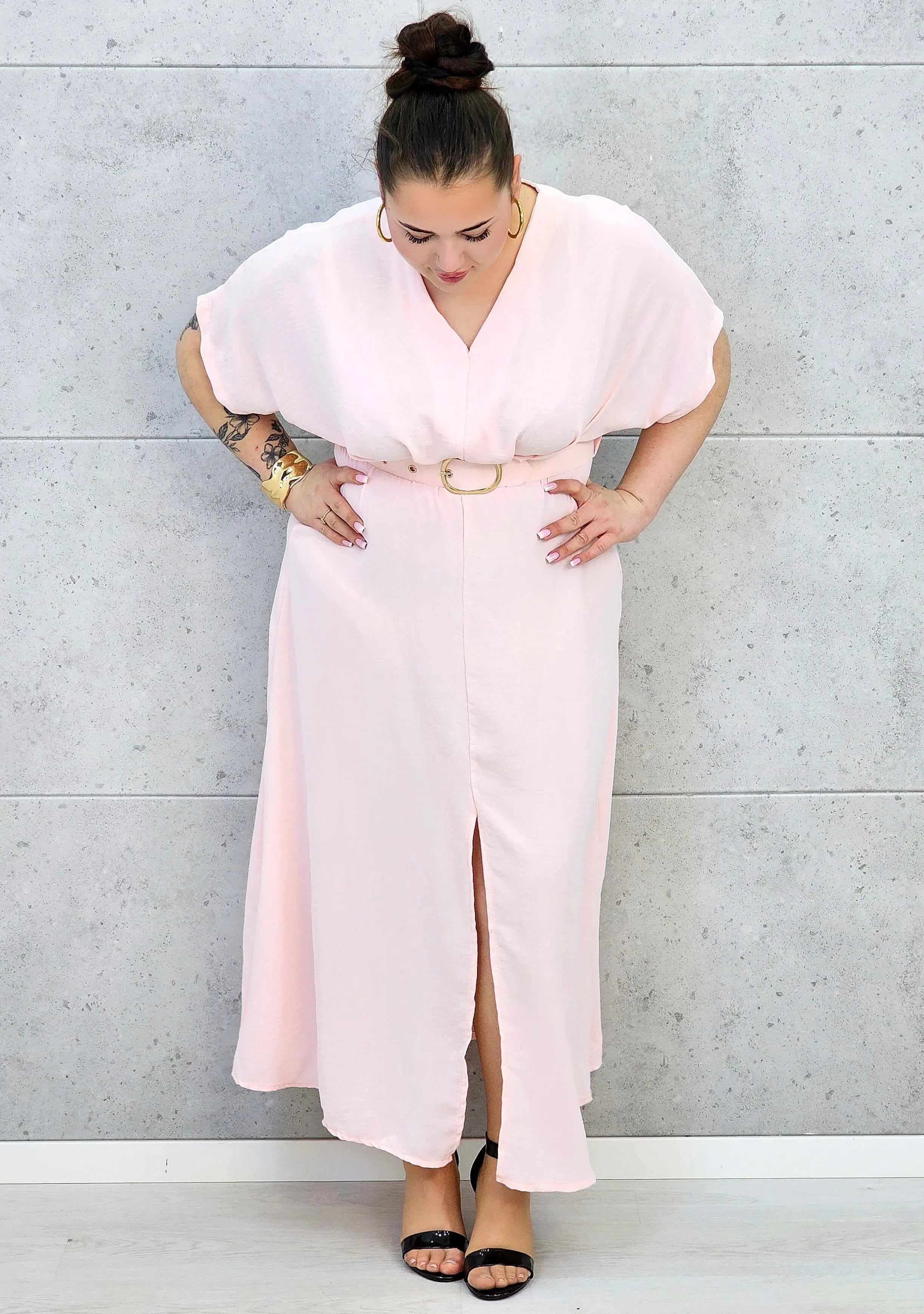 Sukienka plus size z dekoltem V i paskiem w talii Stylowa XL