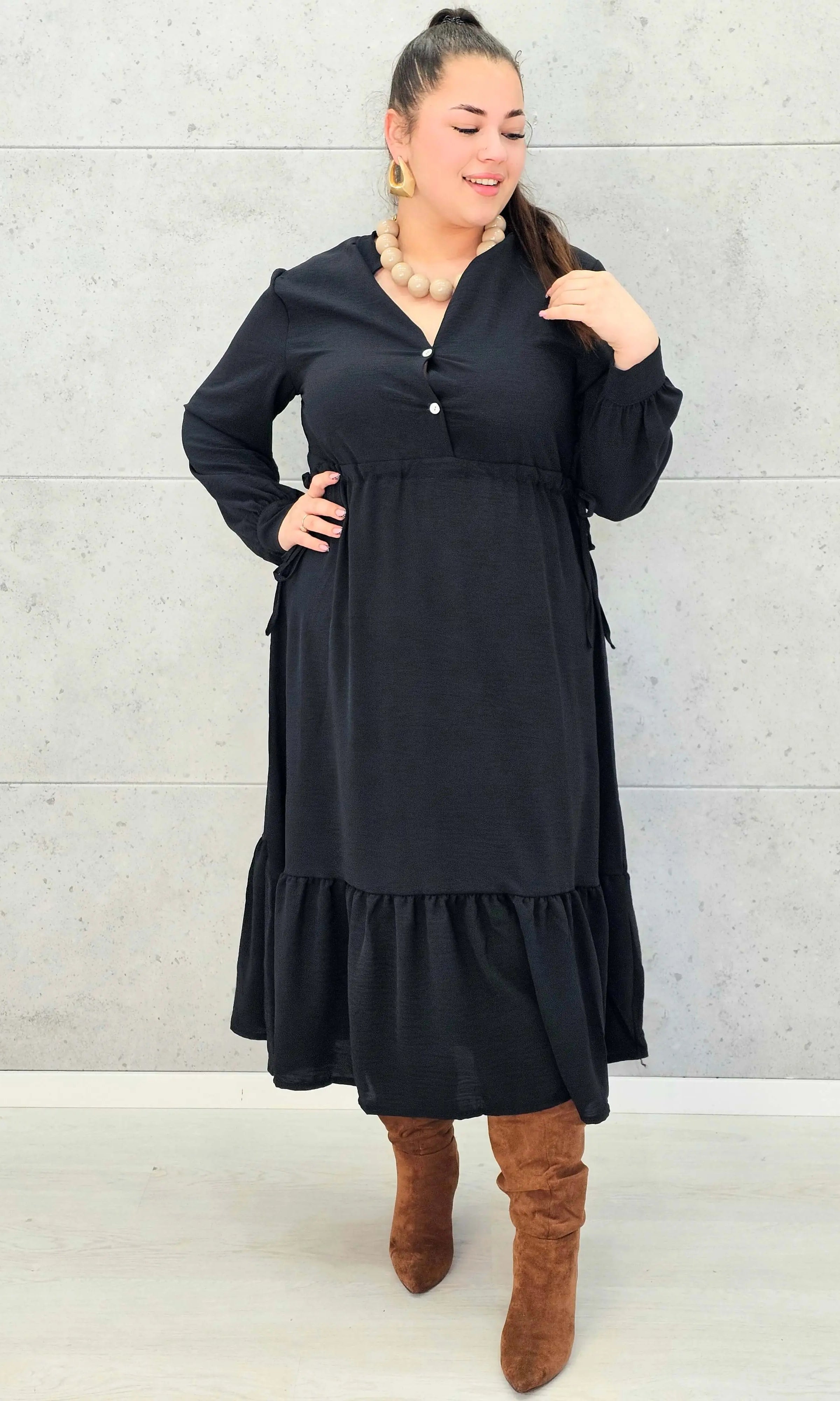 Sukienka plus size z falbaną i długim rękawem – elegancja na co dzień i od święta Stylowa XL