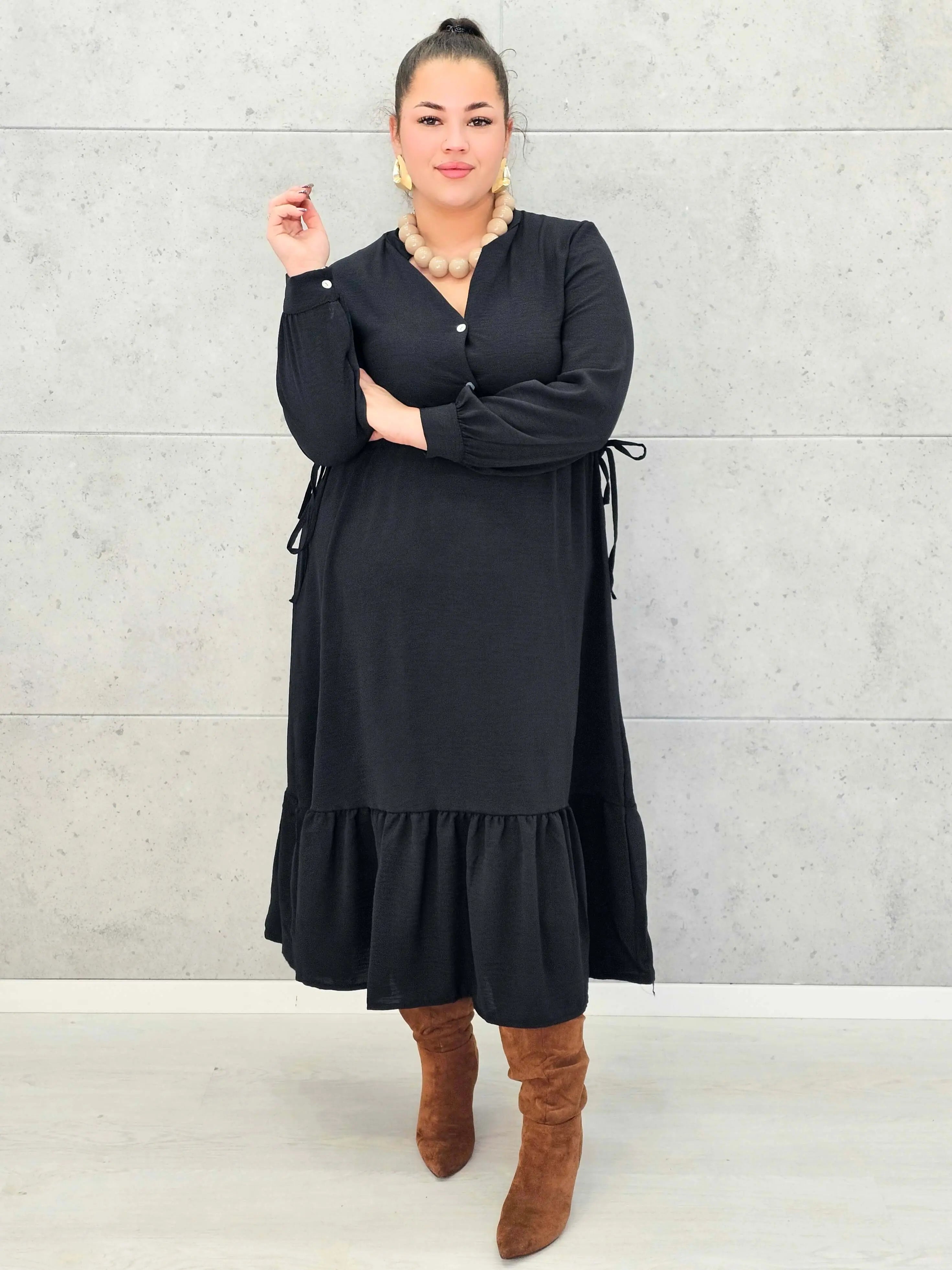 Sukienka plus size z falbaną i długim rękawem – elegancja na co dzień i od święta Stylowa XL