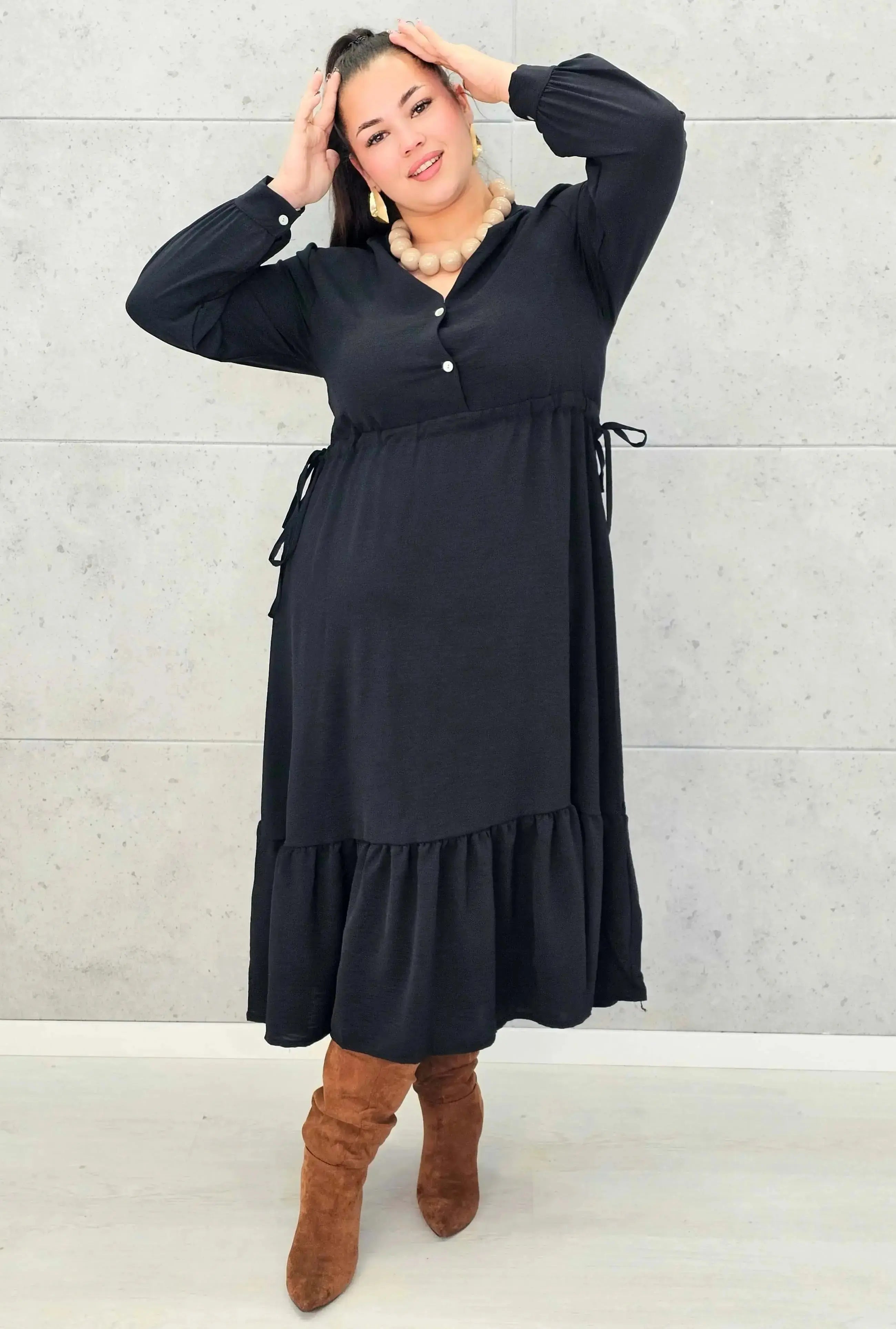 Sukienka plus size z falbaną i długim rękawem – elegancja na co dzień i od święta Stylowa XL