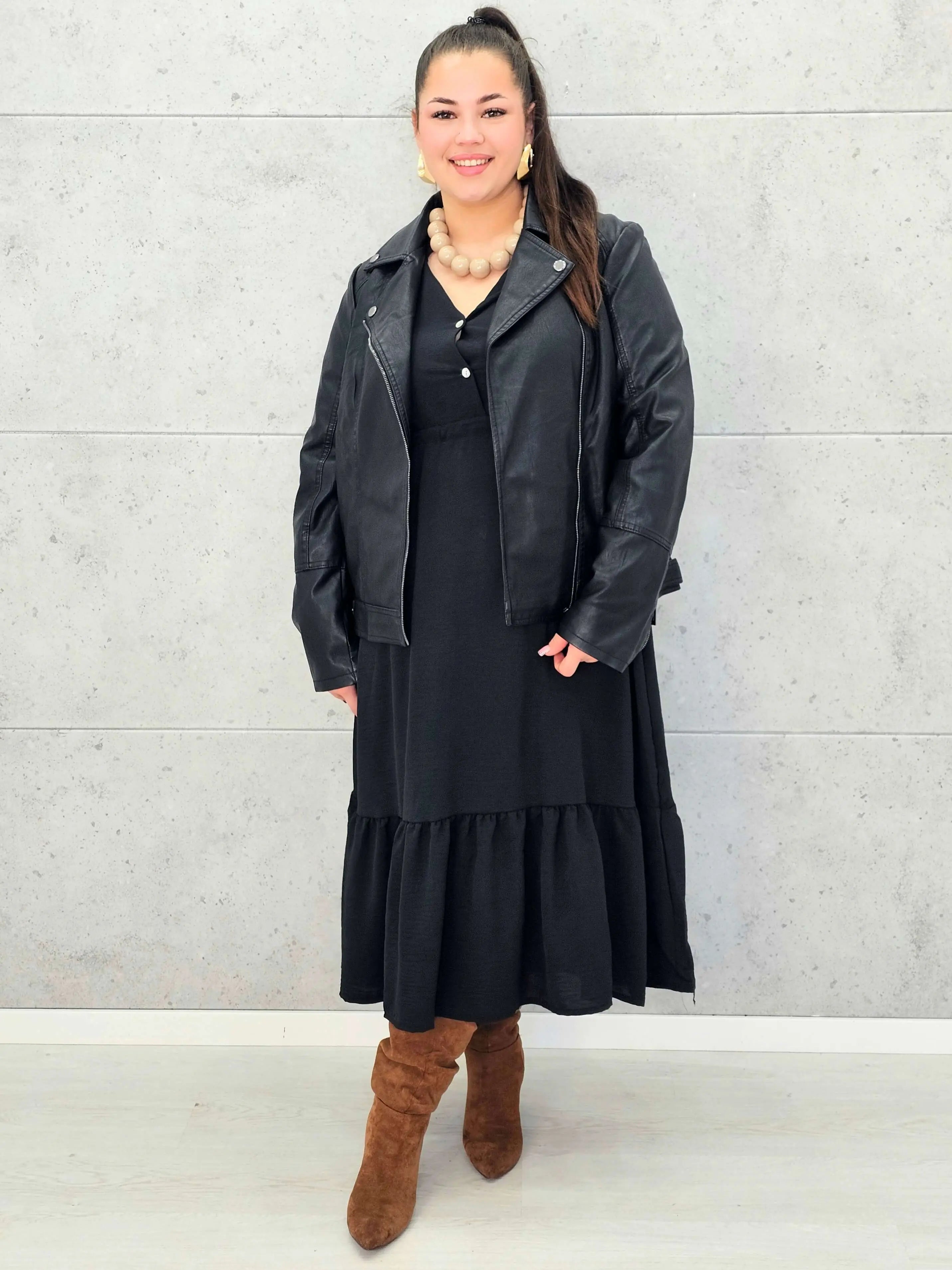 Sukienka plus size z falbaną i długim rękawem – elegancja na co dzień i od święta Stylowa XL