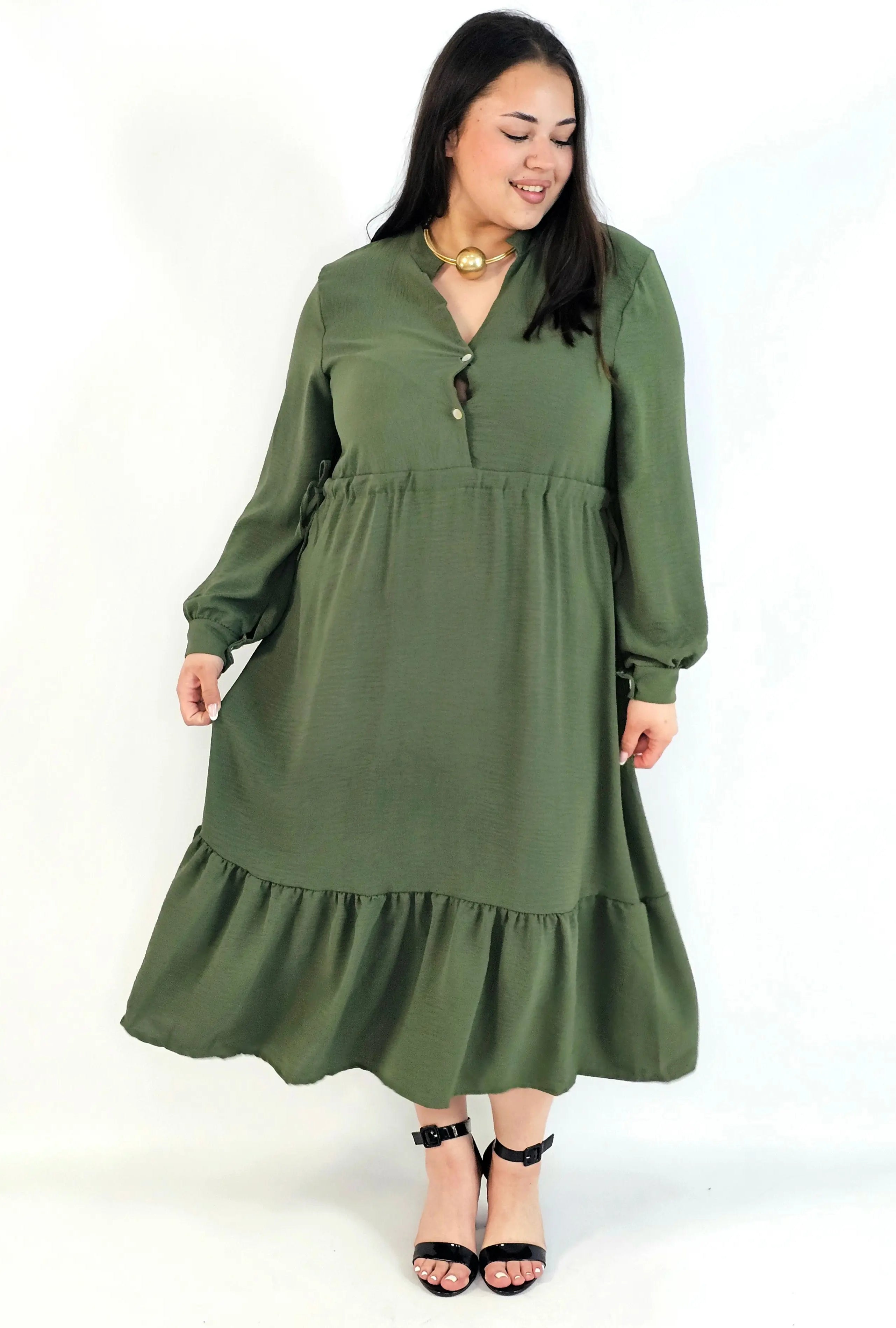 Sukienka plus size z falbaną i długim rękawem – elegancja na co dzień i od święta Stylowa XL