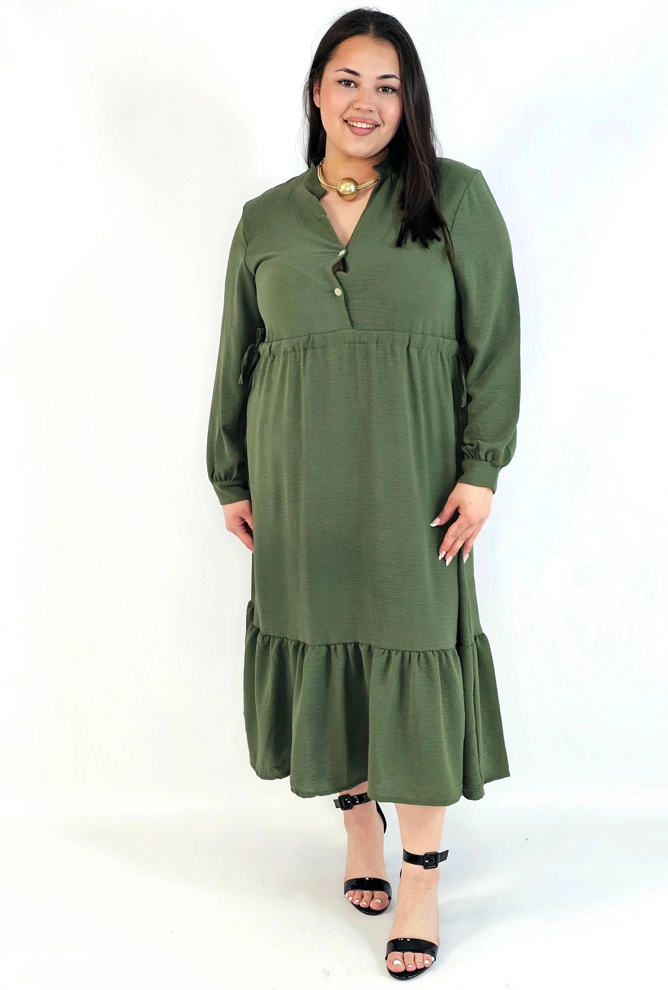 Sukienka plus size z falbaną i długim rękawem – elegancja na co dzień i od święta Stylowa XL