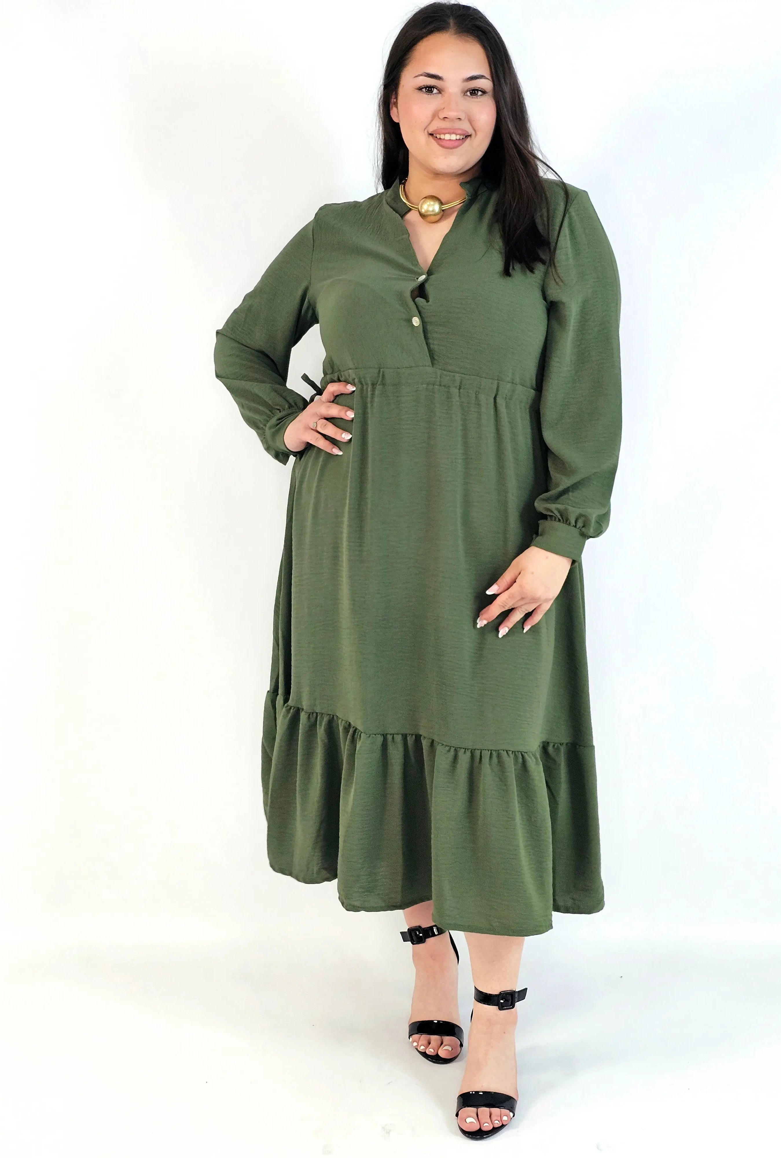 Sukienka plus size z falbaną i długim rękawem – elegancja na co dzień i od święta Stylowa XL