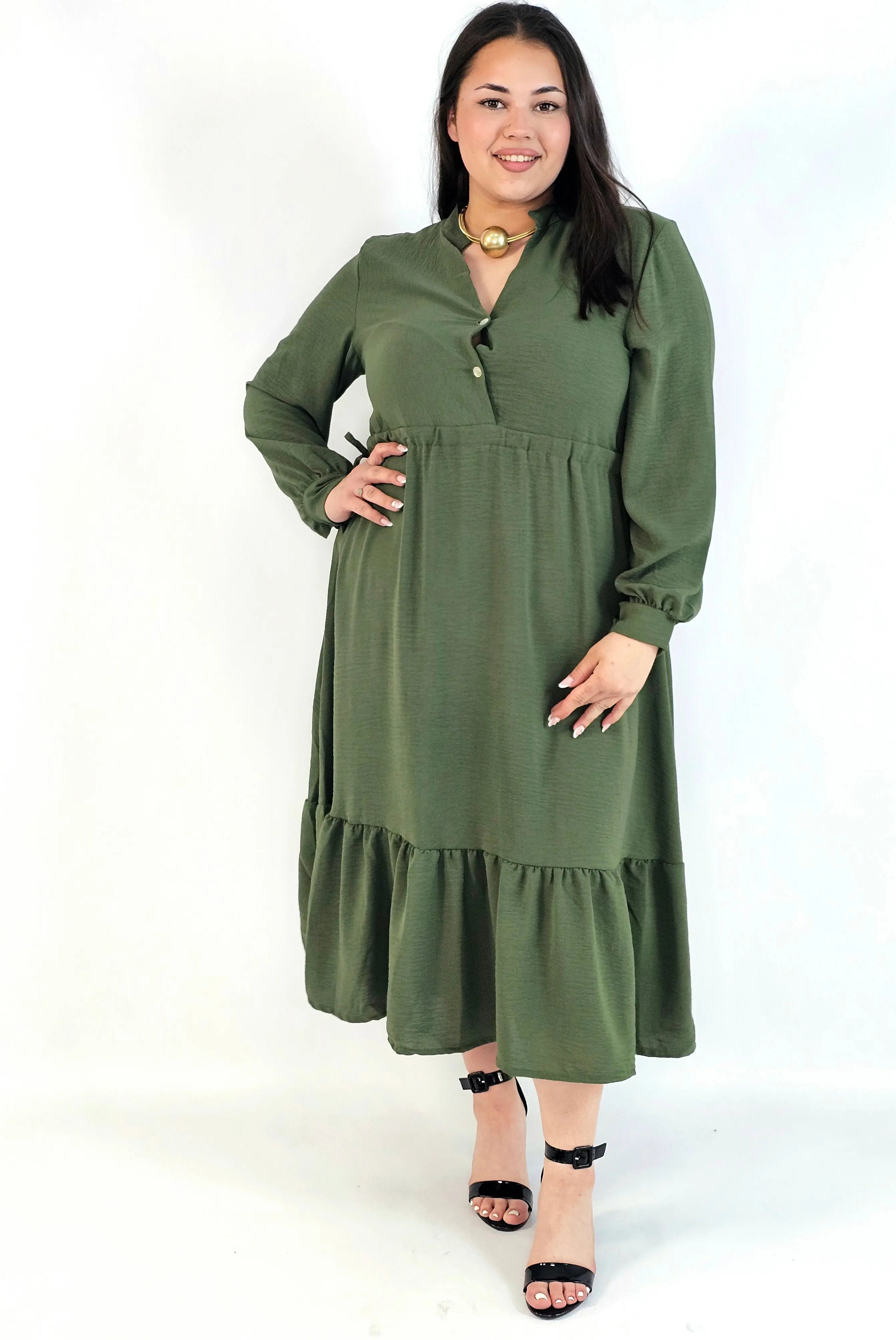 Sukienka plus size z falbaną i długim rękawem – elegancja na co dzień i od święta Stylowa XL