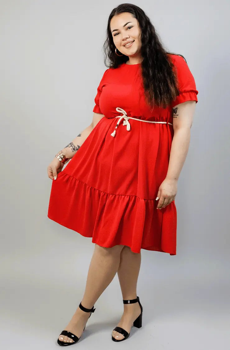 Sukienka plus size z falbaną i wiązaniem w talii Stylowa XL